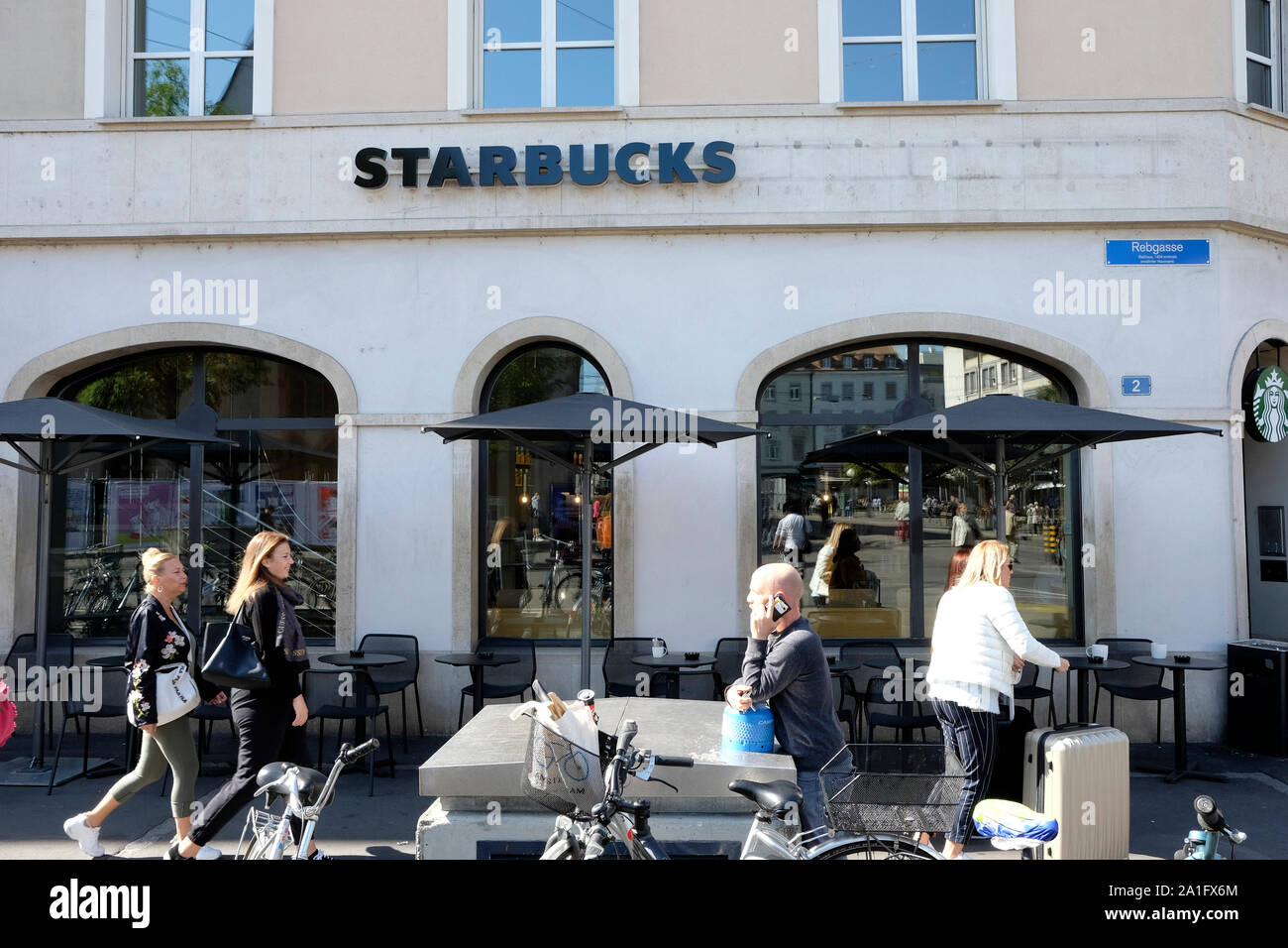 Eine Ansicht von Starbucks in Basel, Schweiz Stockfoto