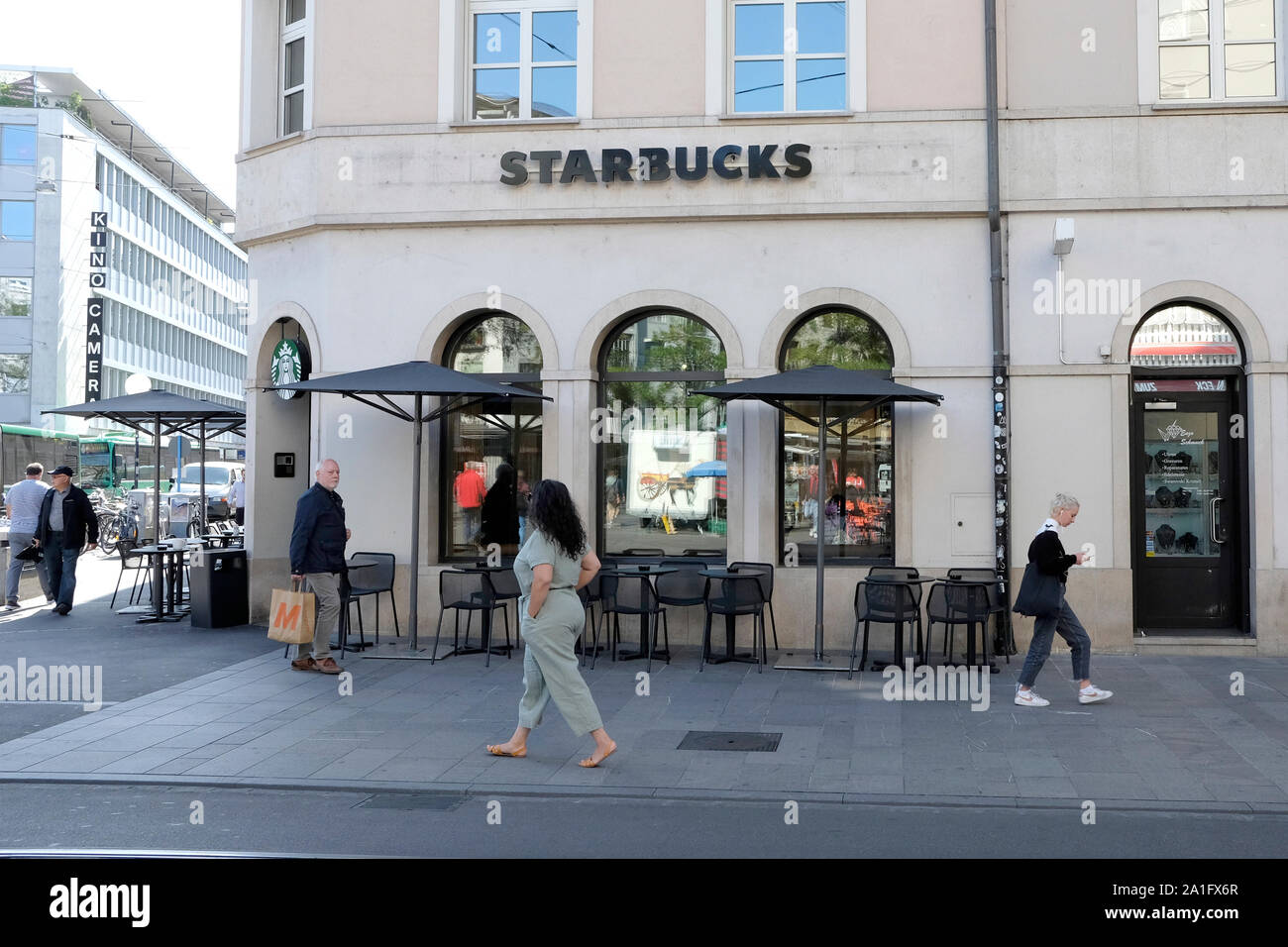 Eine Ansicht von Starbucks in Basel, Schweiz Stockfoto