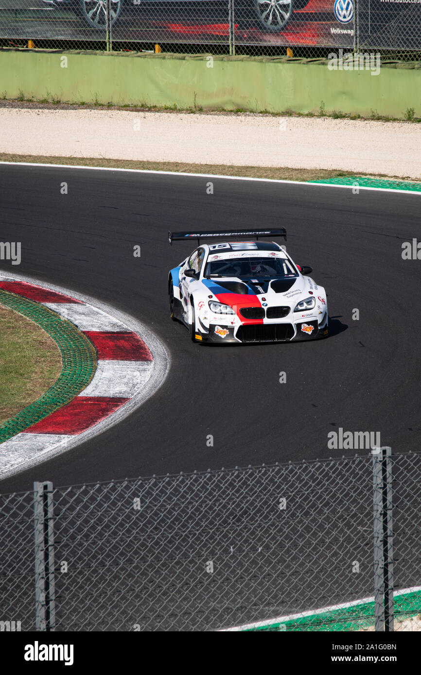 Vallelunga, Italien am 14. September 2019. Vorderansicht des Racing BMW M8 Rennwagen in Aktion während der Rennen auf schalten Stockfoto