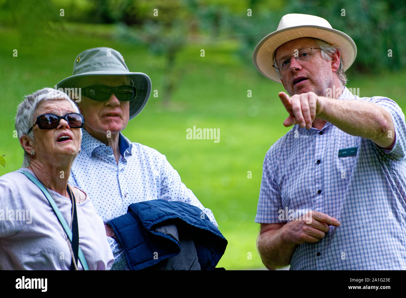 Private Führung für Australische ältere Paare in Dublin Botanic Gardens Stockfoto