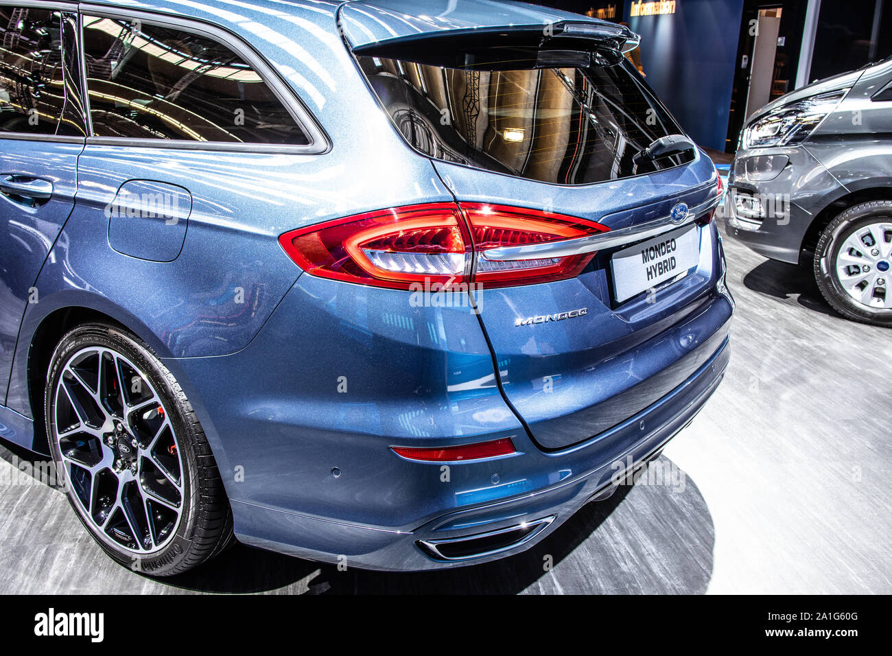 Frankfurt, Deutschland, Sep 2019 Ford Mondeo Hybrid Kombi auf der IAA, Mk5, 4. Gen, durch amerikanische multinationale Automobilhersteller Ford Motor Company hergestellt Stockfoto