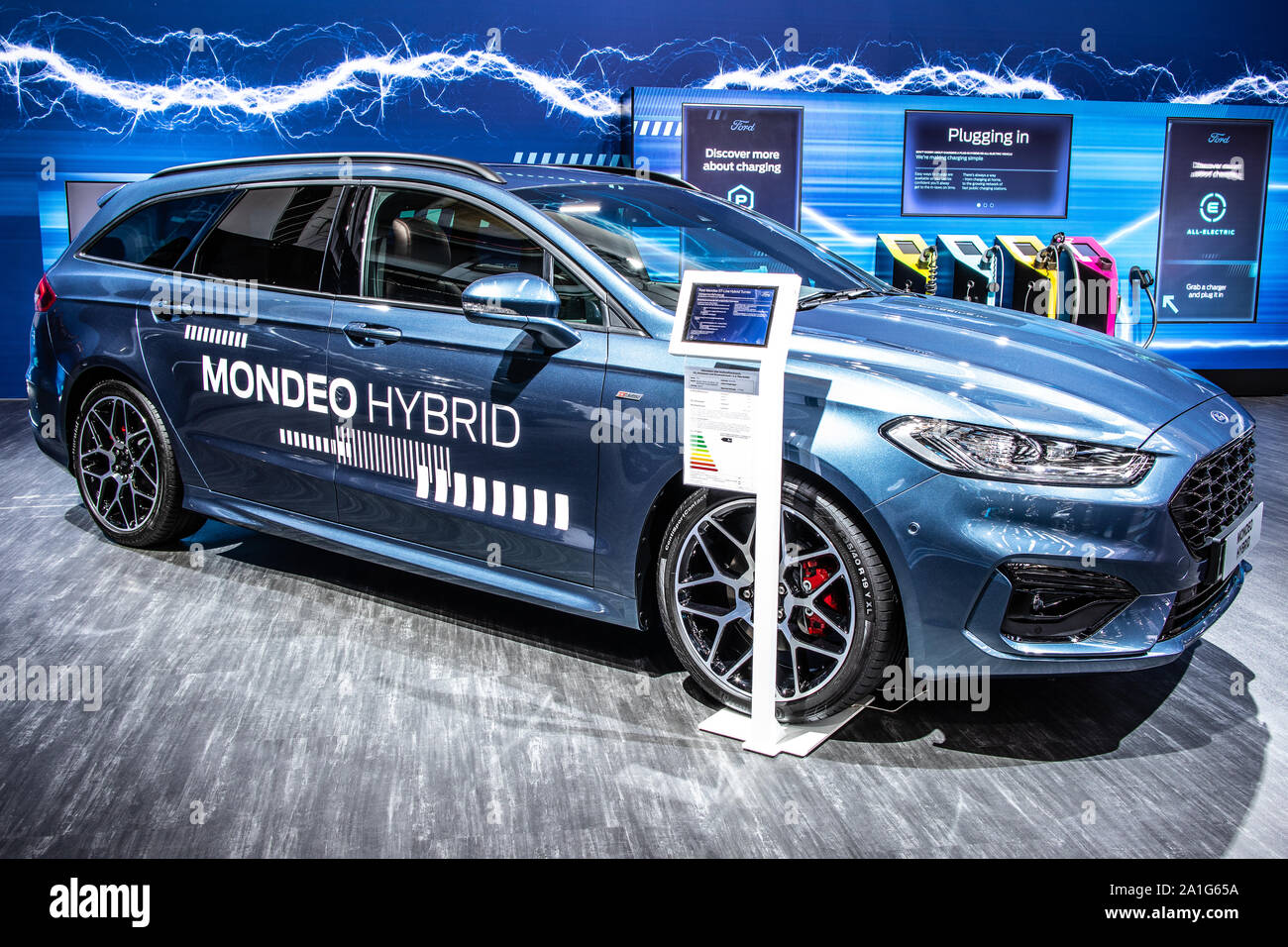 Frankfurt, Deutschland, Sep 2019 Ford Mondeo Hybrid Kombi auf der IAA, Mk5, 4. Gen, durch amerikanische multinationale Automobilhersteller Ford Motor Company hergestellt Stockfoto