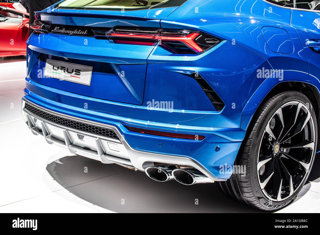 Frankfurt, Deutschland, September 10, 2019: Blau metallic Lamborghini Urus auf der IAA, 2020 Modell Jahr SUV hergestellt von italienischen Autohersteller Lamborghini Stockfoto