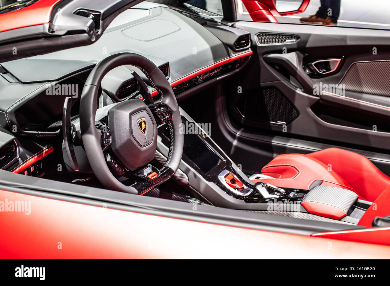 Frankfurt am Main, Deutschland, 19.09.2019: rot metallic Lamborghini Huracan Evo Spyder auf der IAA, 2020 Modell Jahr supercar Hergestellt von Italienischen Lamborghini Stockfoto