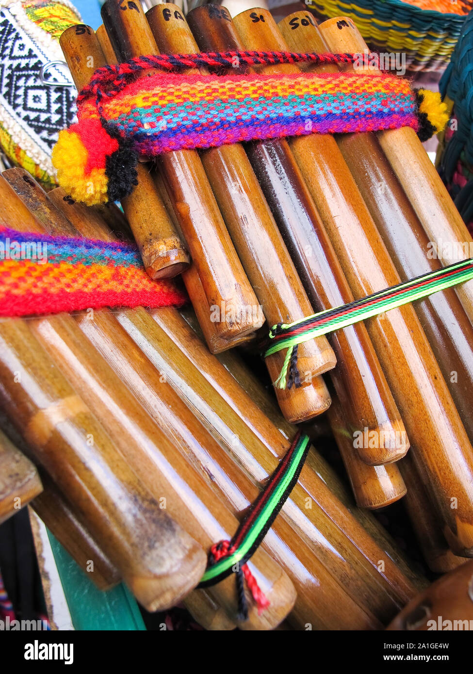 Flöten der Anden in einem herkömmlichen Produktmarkt. Chile Stockfoto