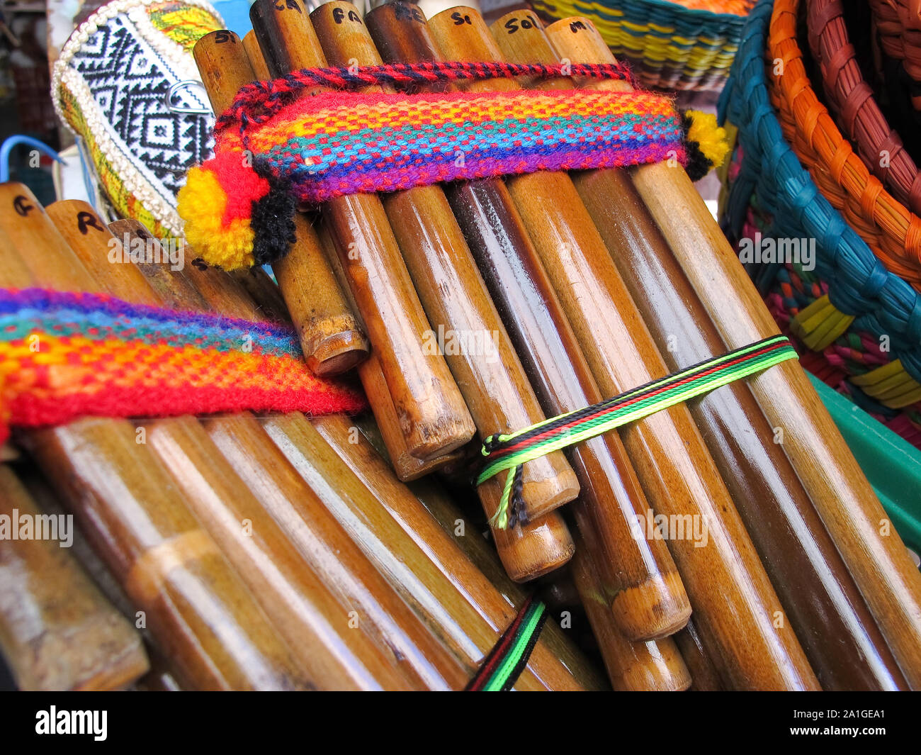 Flöten der Anden in einem herkömmlichen Produktmarkt. Chile Stockfoto