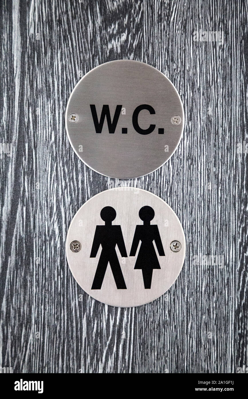 Zeichen für Unisex wc auf einer grauen Tür Stockfoto
