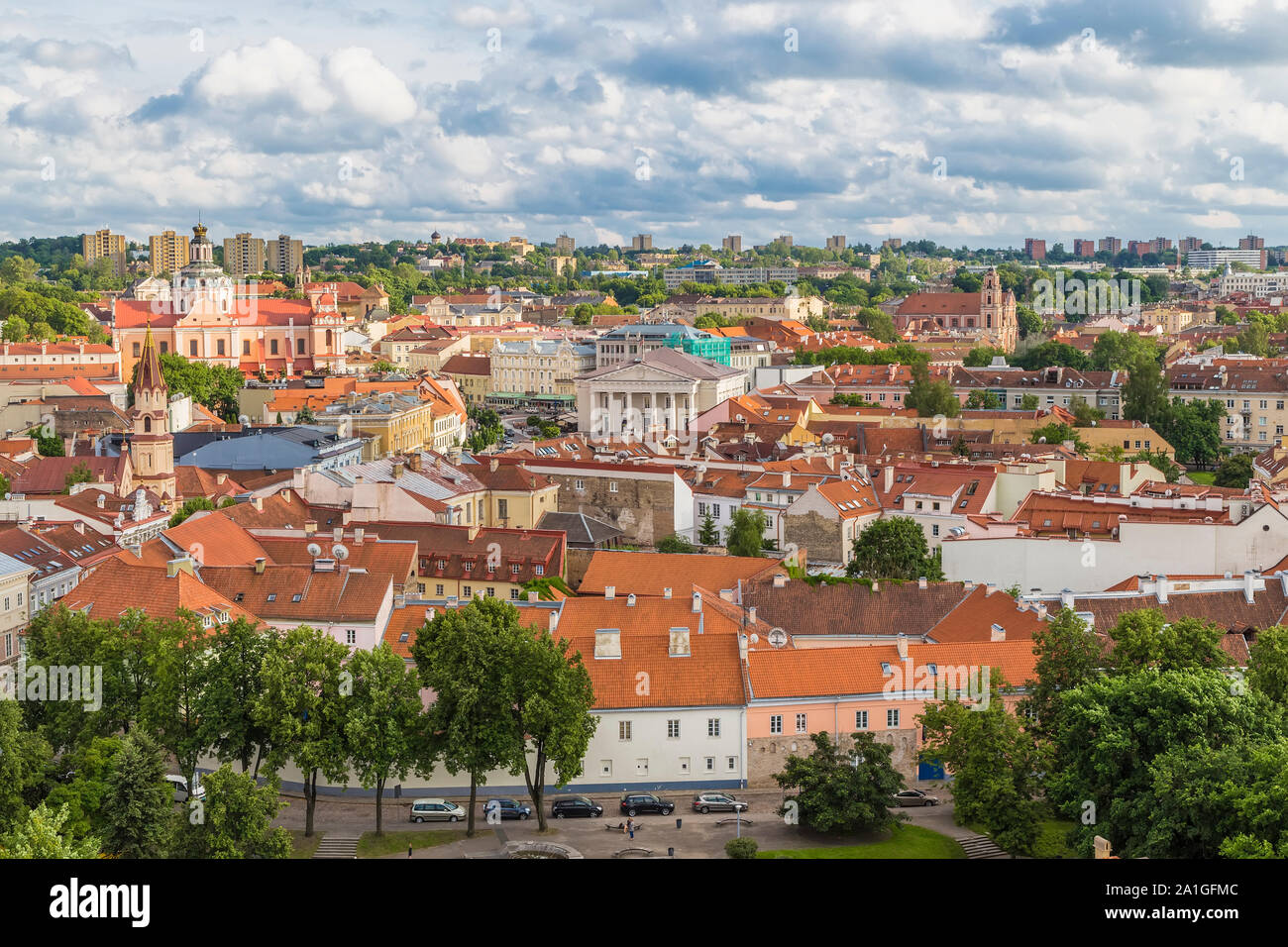 Blick auf die Altstadt von Vilnius mit Rathaus Gebäude in der Innenstadt. Vilnius. Litauen Stockfoto