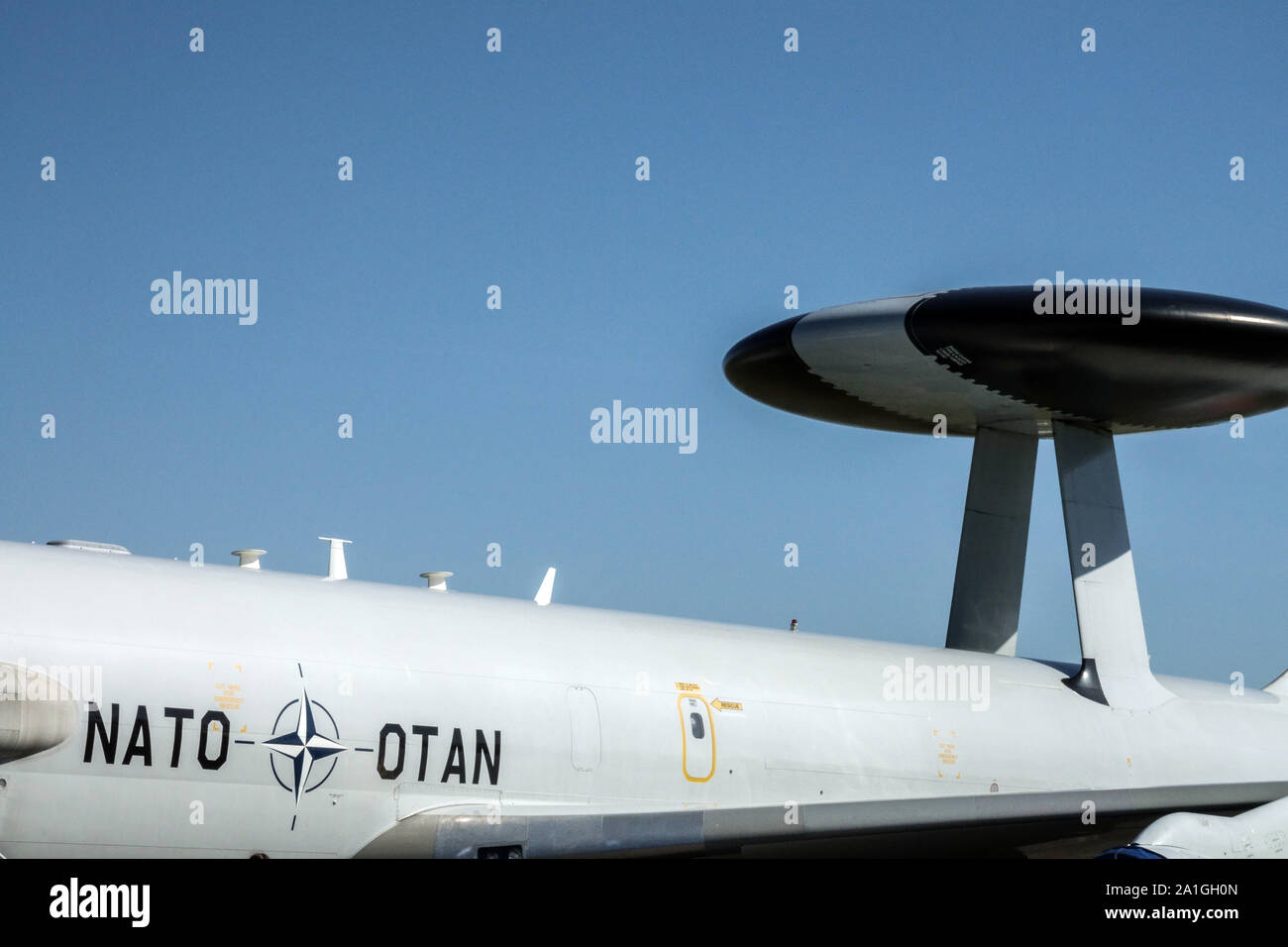 NATO-Logo auf der Seite der Boeing E 3A Sentry AWACS Stockfoto