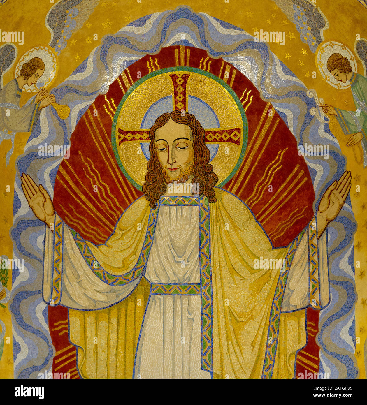 Mosaik von Jesus Christus in einer Apsis in der Kirche von Notre-Dame-de-Lorette am Denkmal des WK I (1914-1918). Stockfoto
