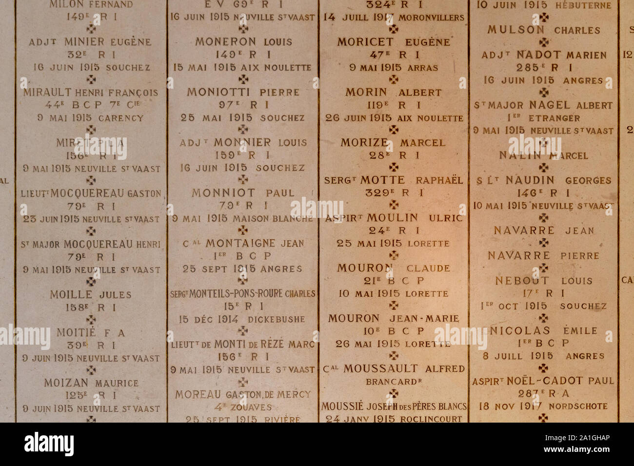 Namen der Soldaten im WK I. in der Kirche von Notre-Dame-de-Lorette Gefallen am Denkmal des WK I (1914-1918). Stockfoto