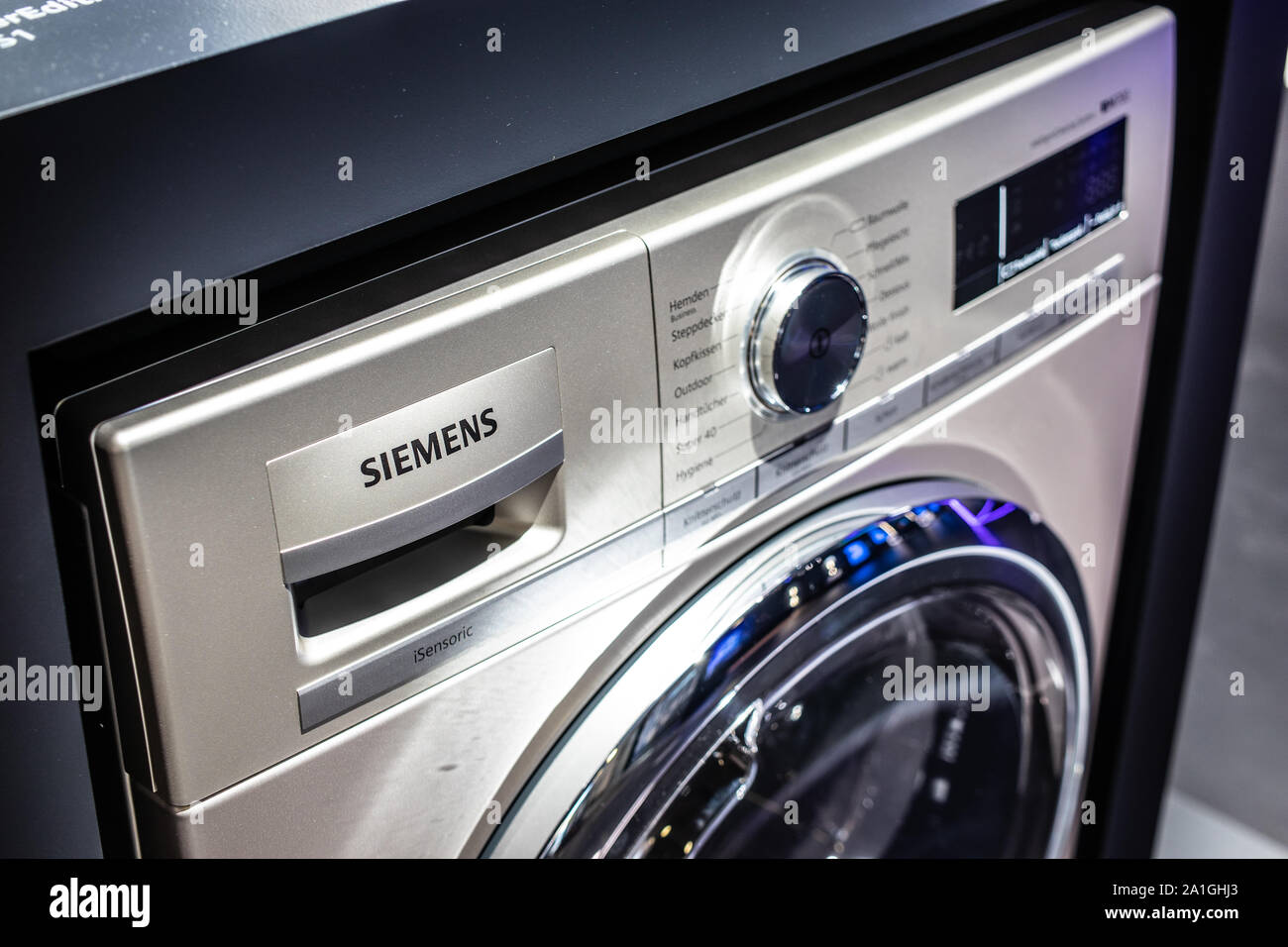 Berlin, Deutschland, 19.09.2019, Siemens Waschmaschine Wäschetrockner auf Anzeige, Siemens Ausstellungspavillon Showroom, globale Innovationen zeigen IFA 2019 Stockfoto