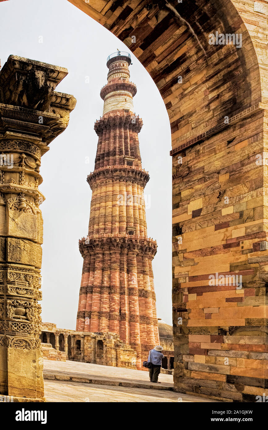 Qutb Minar Runen Komplex in Neu-Delhi, Indien Stockfoto