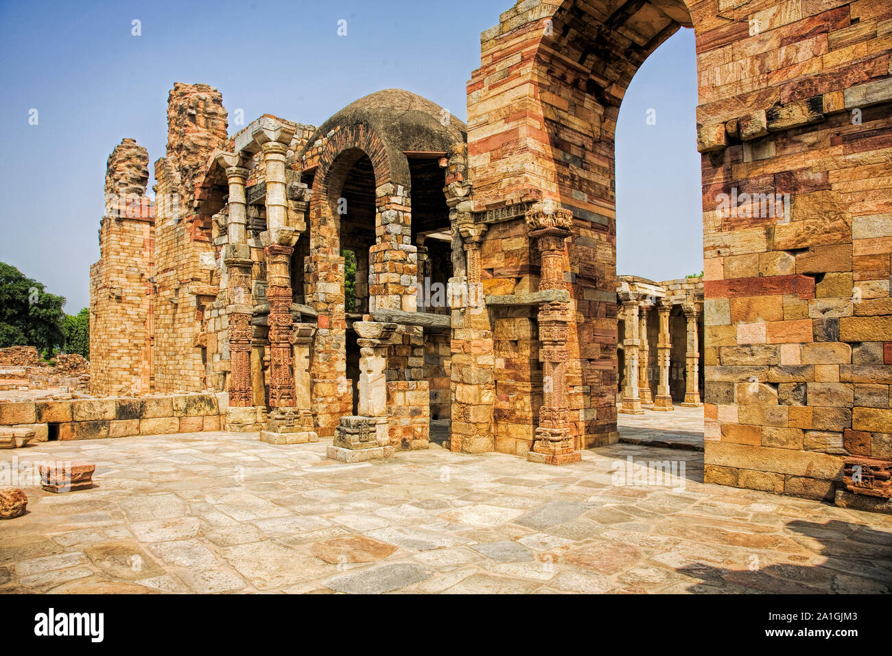 Qutb Minar Runen Komplex in Neu-Delhi, Indien Stockfoto