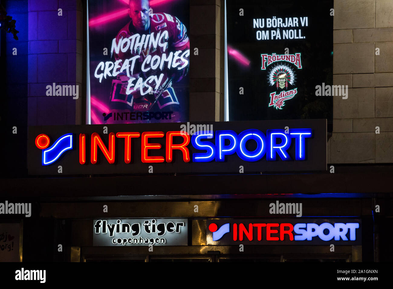 Göteborg, Schweden. 20 Sep, 2019. Intersport Logo auf Kungsportavenyen in Göteborg gesehen. Credit: Karol Serewis/SOPA Images/ZUMA Draht/Alamy leben Nachrichten Stockfoto