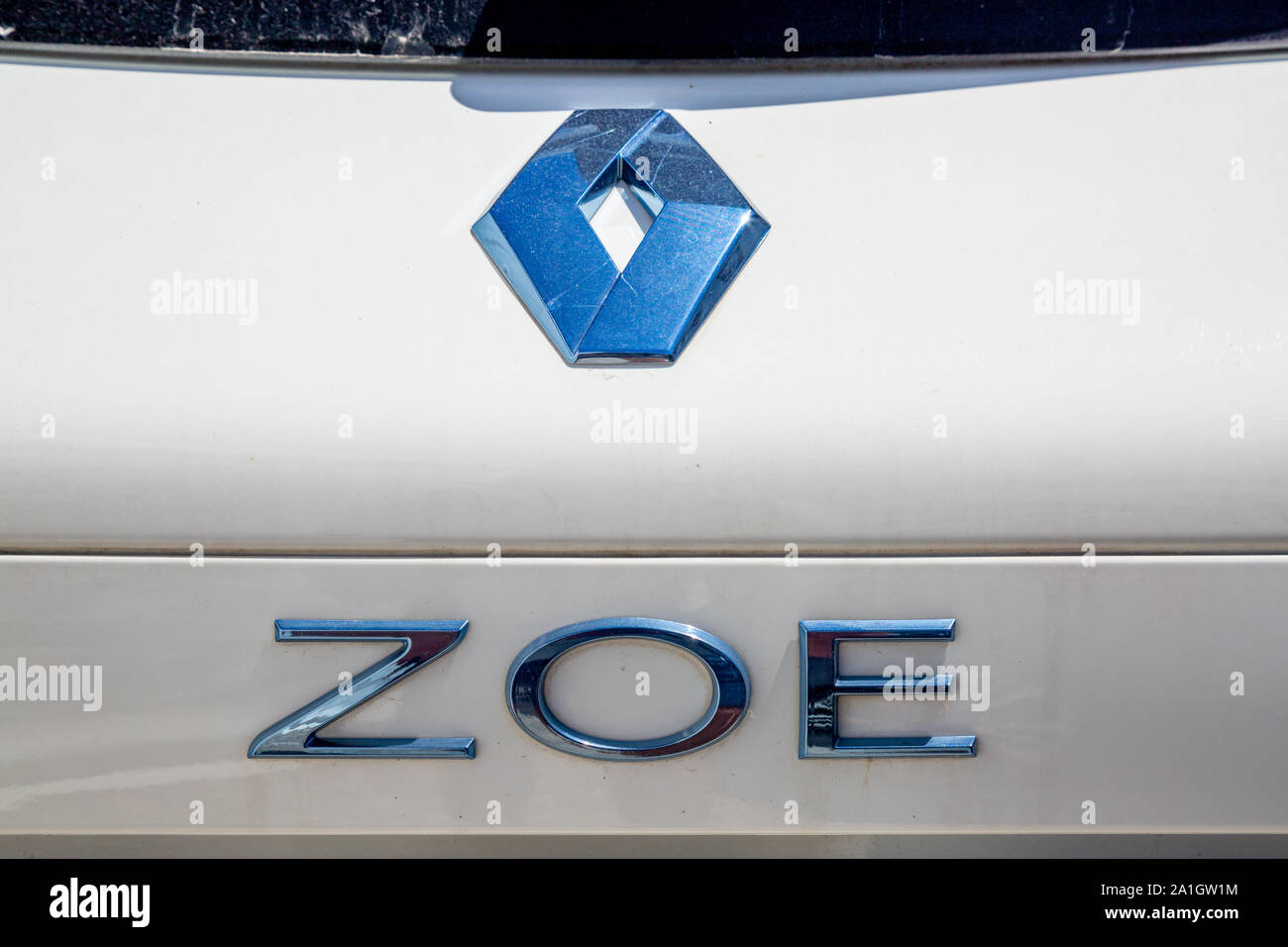 Bordeaux, Frankreich - Juni 2, 2019: Renault Zoe Electric Car Logo. Renault Zoe ist eine Fünftürige supermini Elektroauto von den französischen Hersteller R produziert Stockfoto