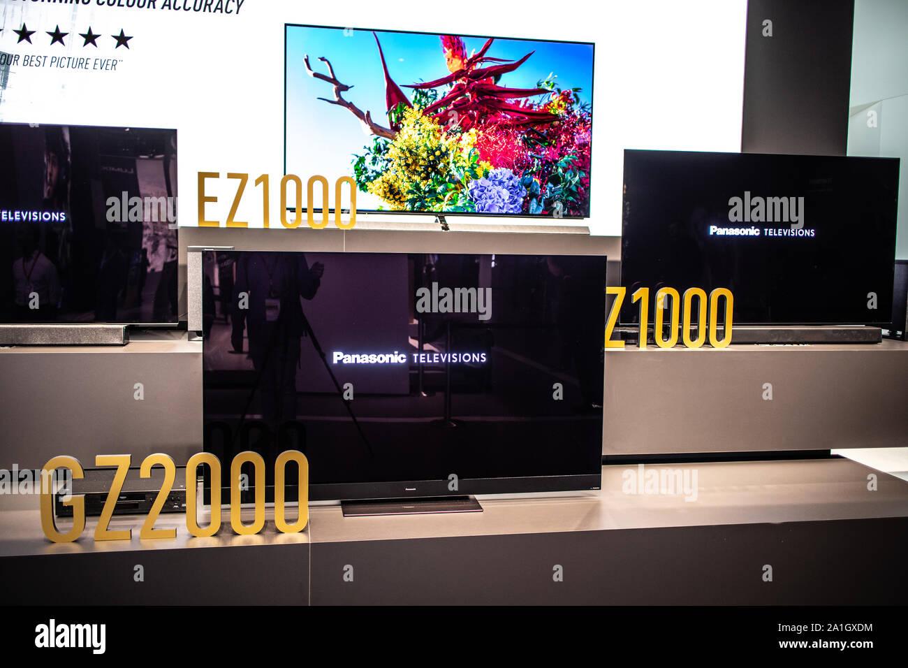 Berlin, Deutschland, 19.09.2019 Panasonic Ultra HD HDR 10 Smart OLED-Premium-TV auf Anzeige, Panasonic Ausstellung showroom, globale Innovationen zeigen IFA 2019 Stockfoto