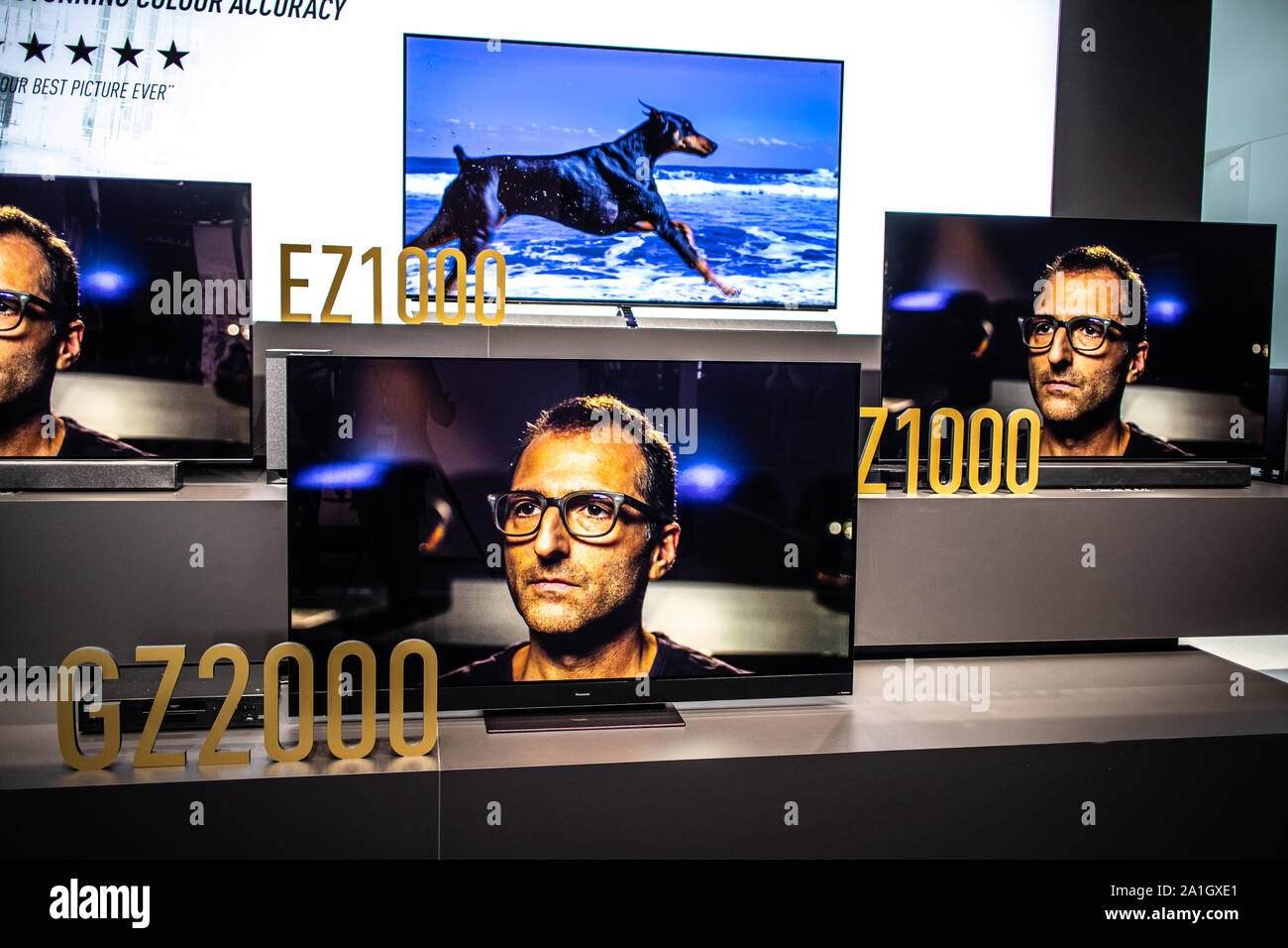 Berlin, Deutschland, 19.09.2019 Panasonic Ultra HD HDR 10 Smart OLED-Premium-TV auf Anzeige, Panasonic Ausstellung showroom, globale Innovationen zeigen IFA 2019 Stockfoto