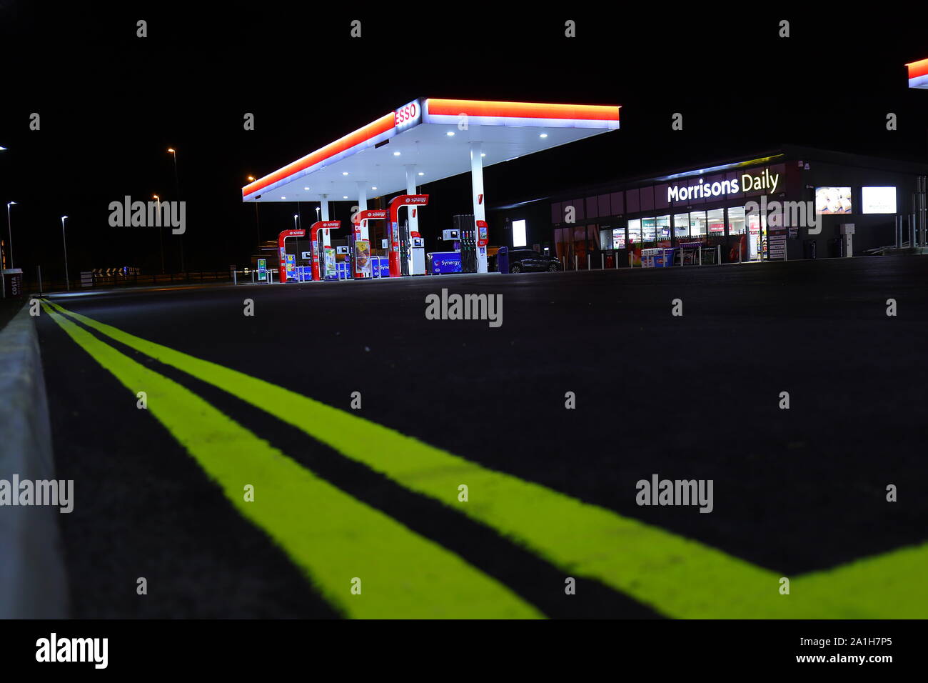 Die neue ESSO & Morrisons täglich das ist am Bügel Grün in Leeds eröffnet. Stockfoto