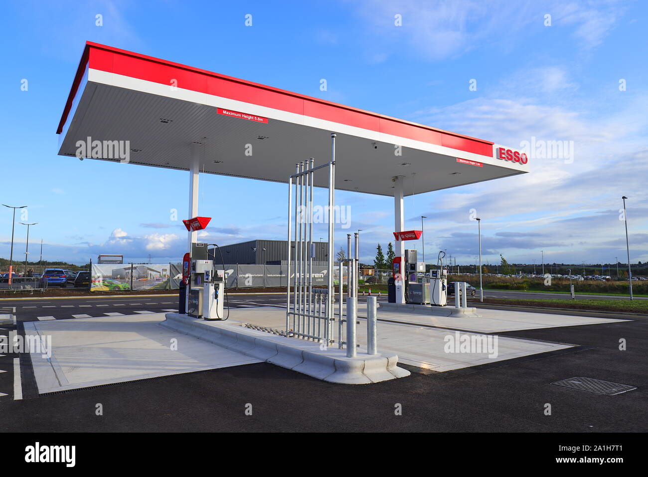 Die neue ESSO & Morrisons täglich das ist am Bügel Grün in Leeds eröffnet. Stockfoto