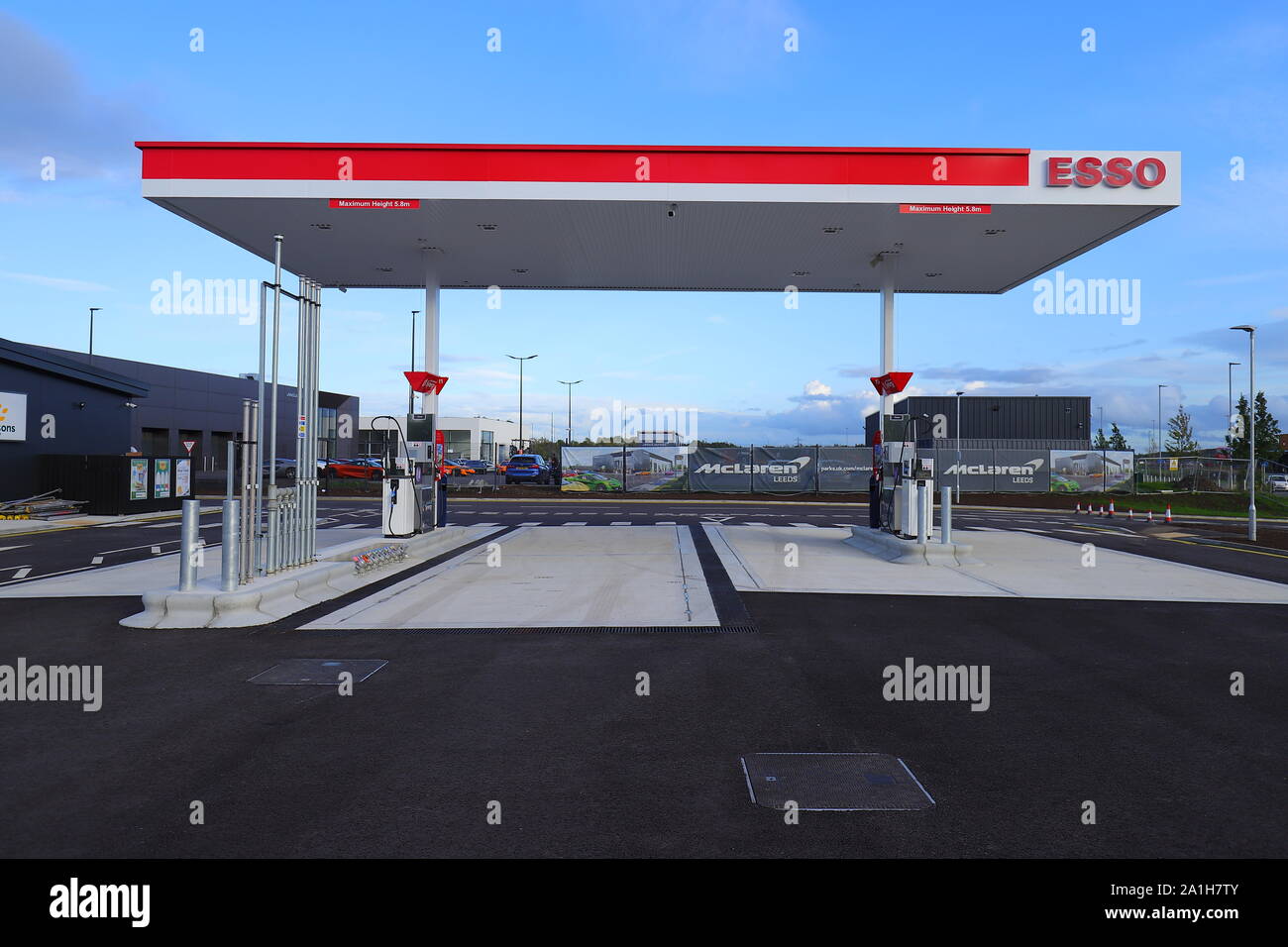 Die neue ESSO & Morrisons täglich das ist am Bügel Grün in Leeds eröffnet. Stockfoto