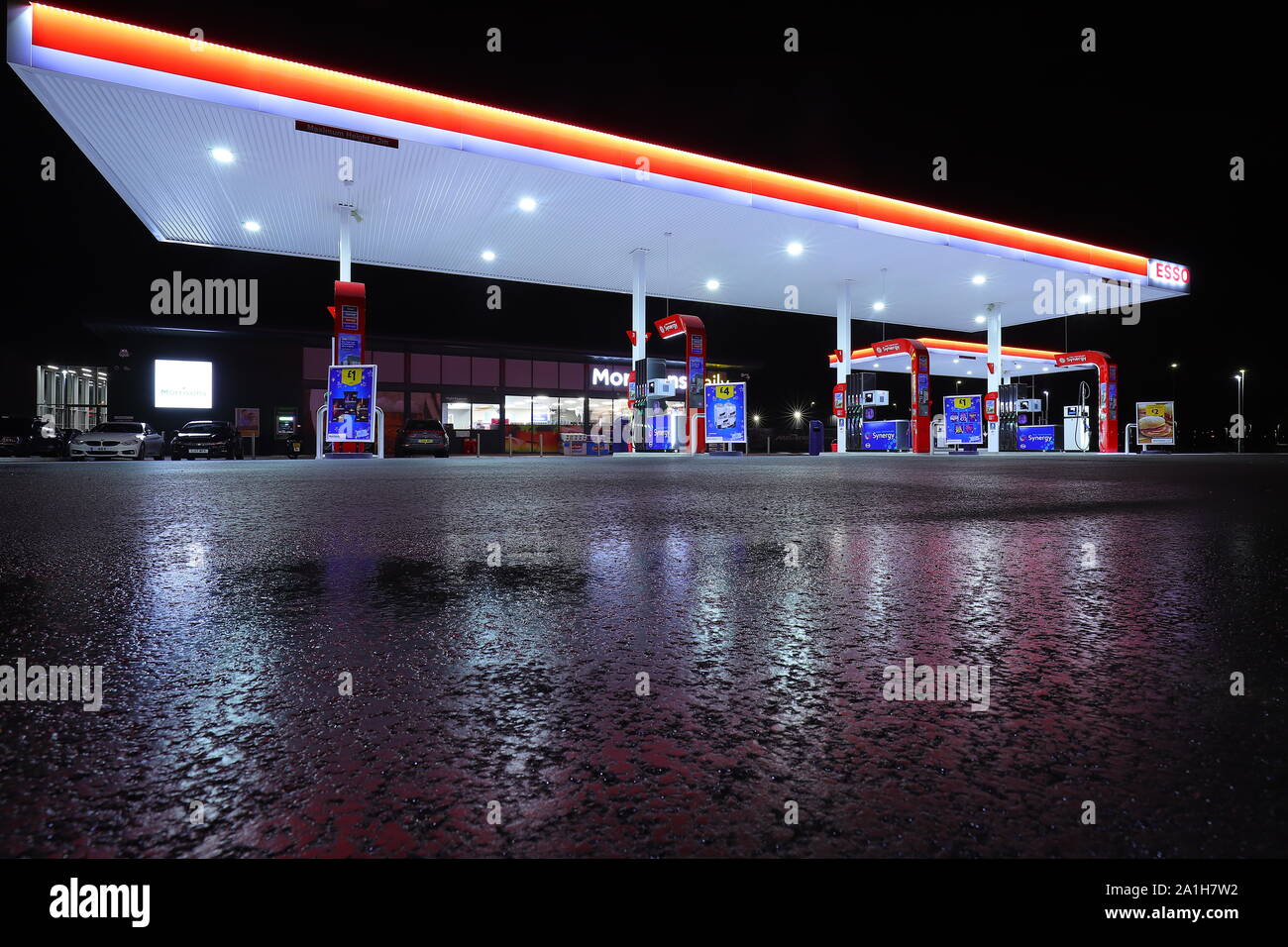 Die neue ESSO & Morrisons täglich das ist am Bügel Grün in Leeds eröffnet. Stockfoto