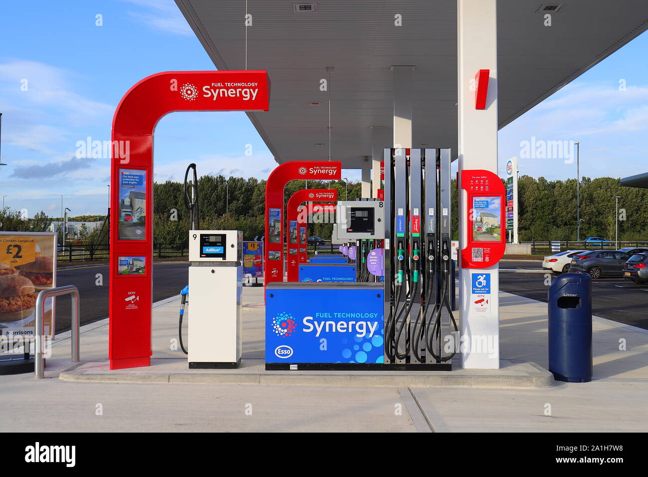 Die neue ESSO & Morrisons täglich das ist am Bügel Grün in Leeds eröffnet. Stockfoto