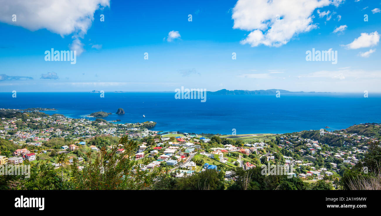 Panoramablick auf die Landschaft der Stadt und der Karibik Kingstown, St. Vincent und die Grenadinen. Stockfoto