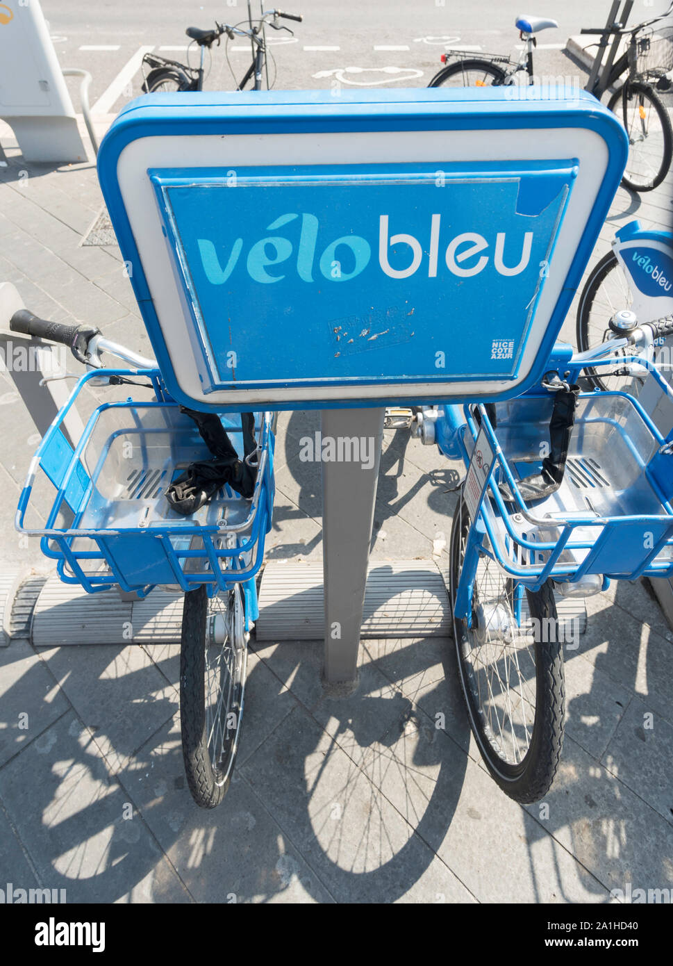 Ein Vélo Bleu Leihbike docking station in Nizza, Frankreich, EuropeNice, Frankreich, Europa Stockfoto