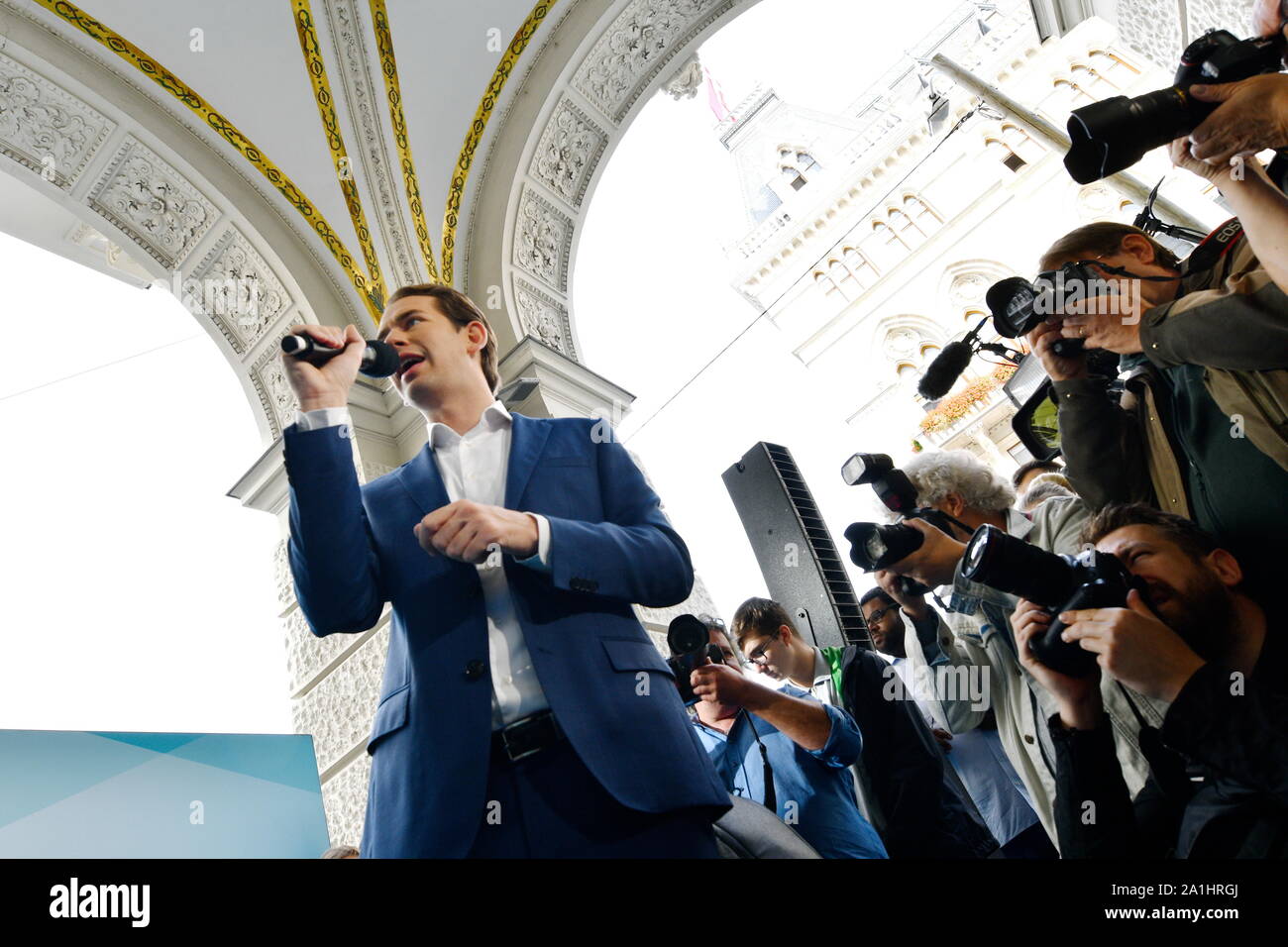 Wien, Österreich. 27. September 2019. Beginn der letzten Offensive mit Sebastian Kurz, Spitzenkandidat der Neuen Volkspartei Österreich für die Nationalratswahl 2019 in Lichtenfeldgasse 7 im 1. Bezirk in Wien am 27. September 2019. Kredit: Franz Perc / Alamy Live News Stockfoto