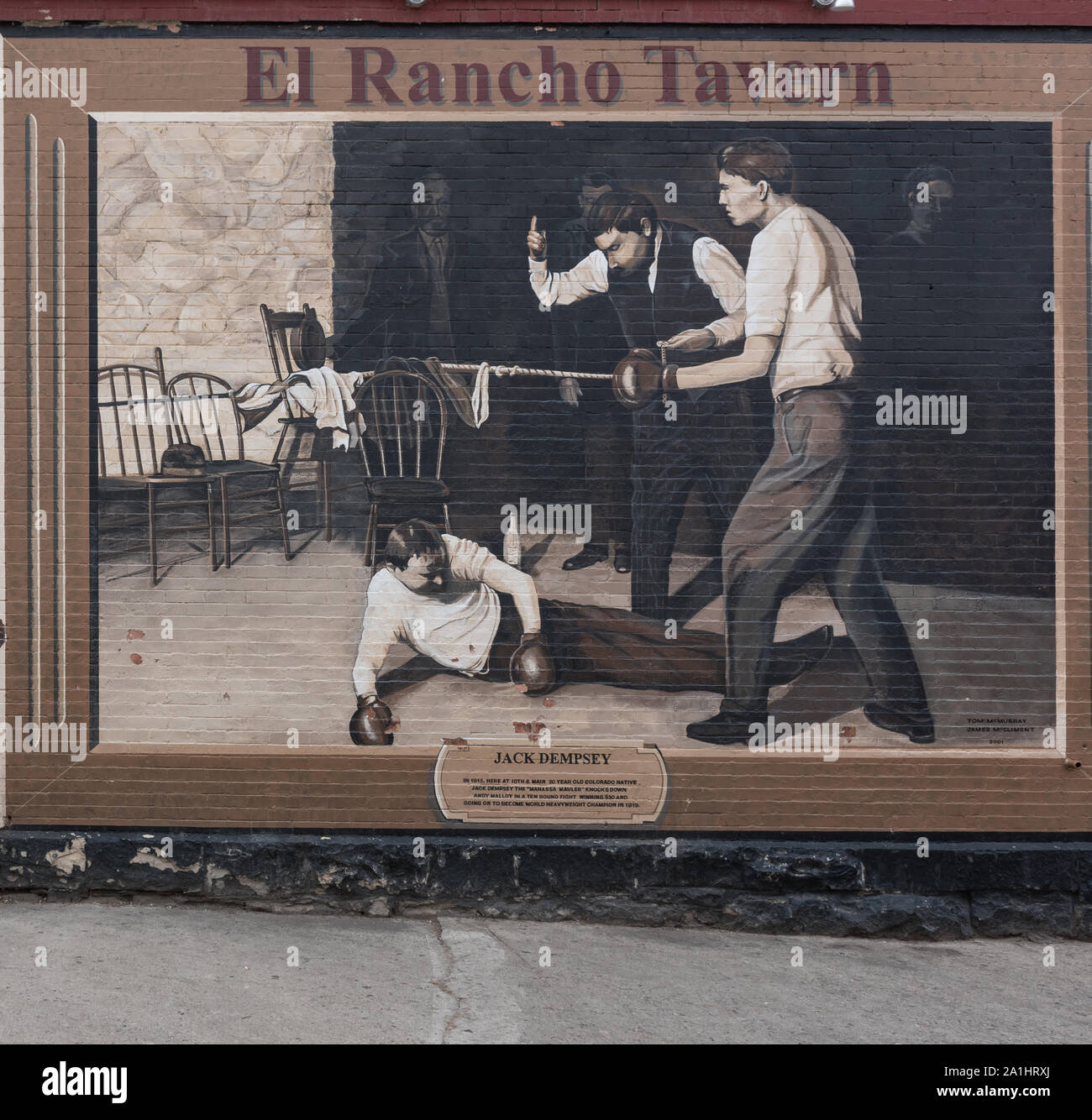 Wandmaler Tom McMurray die Darstellung eines 1915 Nicht-WM-Boxkampf im Schwergewicht in Durango, der Sitz von La Plata County im südlichen Colorado Stockfoto