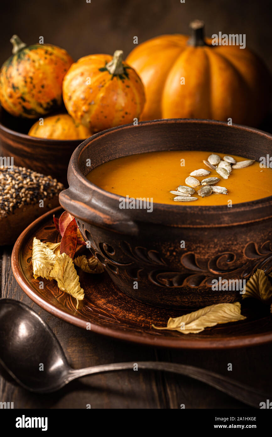 Vegetarisch Herbst Kürbis creme Suppe Stockfoto