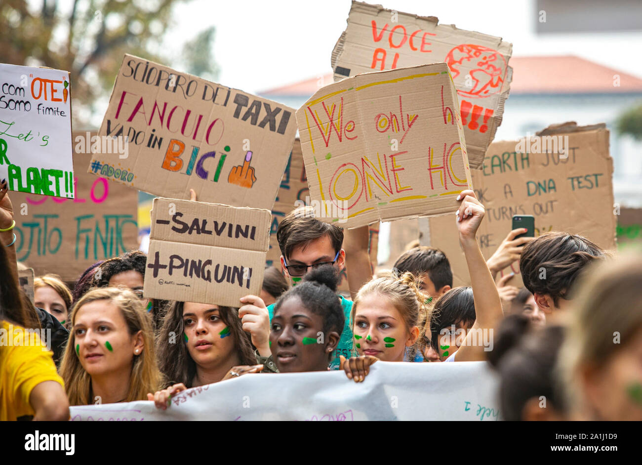 Bergamo - Freitag für zukünftige; Studenten in den Straßen, den Klimawandel zu bekämpfen (Foto © Sergio Agazzi/Fotogramma, Bergamo - 2019-09-27) p.s. La foto e 'utilizzabile nel rispetto del contesto in Cui e' Stata scattata, e senza intento diffamatorio del decoro delle Persone rappresentate Stockfoto