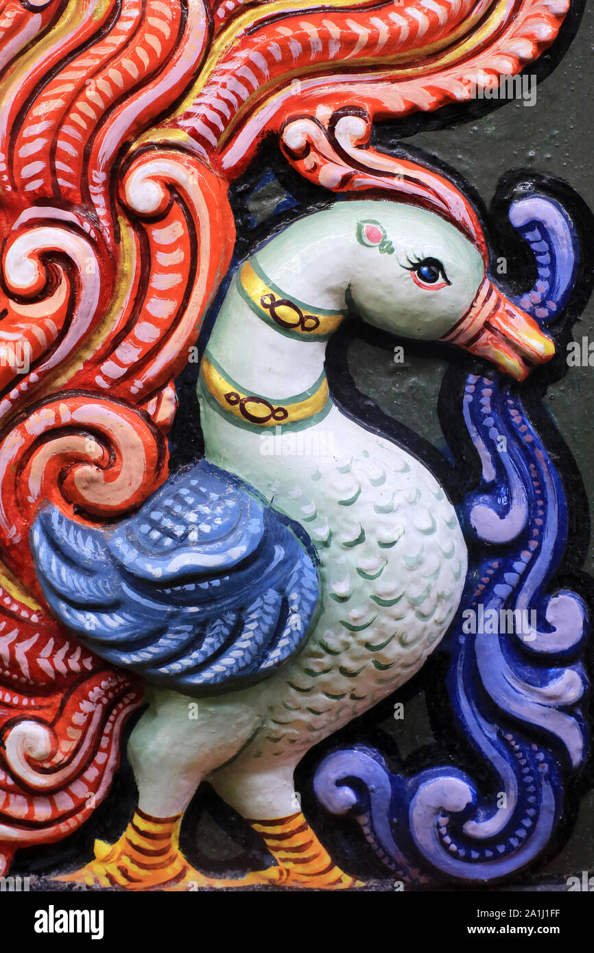 Skulptur d'un canard Mandarin sur le Mur d'un-Tempel. Bangkok. Thaïlande. Stockfoto