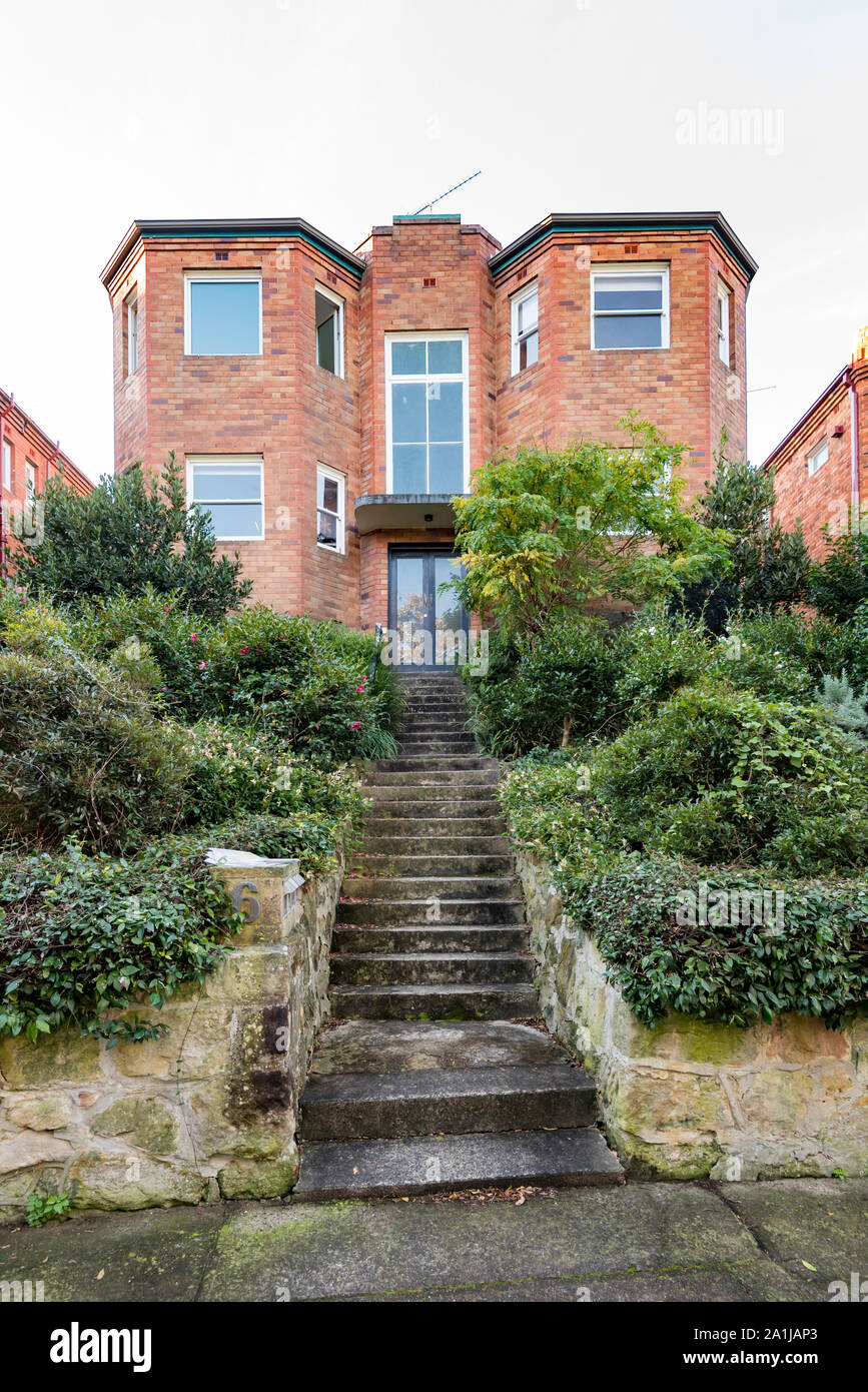 Zweistöckige Wohnungen oder Wohnungen in der Zwischenkriegszeit im Art déco-Stil gestaltet, der Zwischenkriegszeit Georgian Revival Stil und 1941 als spekulative Venture abgeschlossen Stockfoto