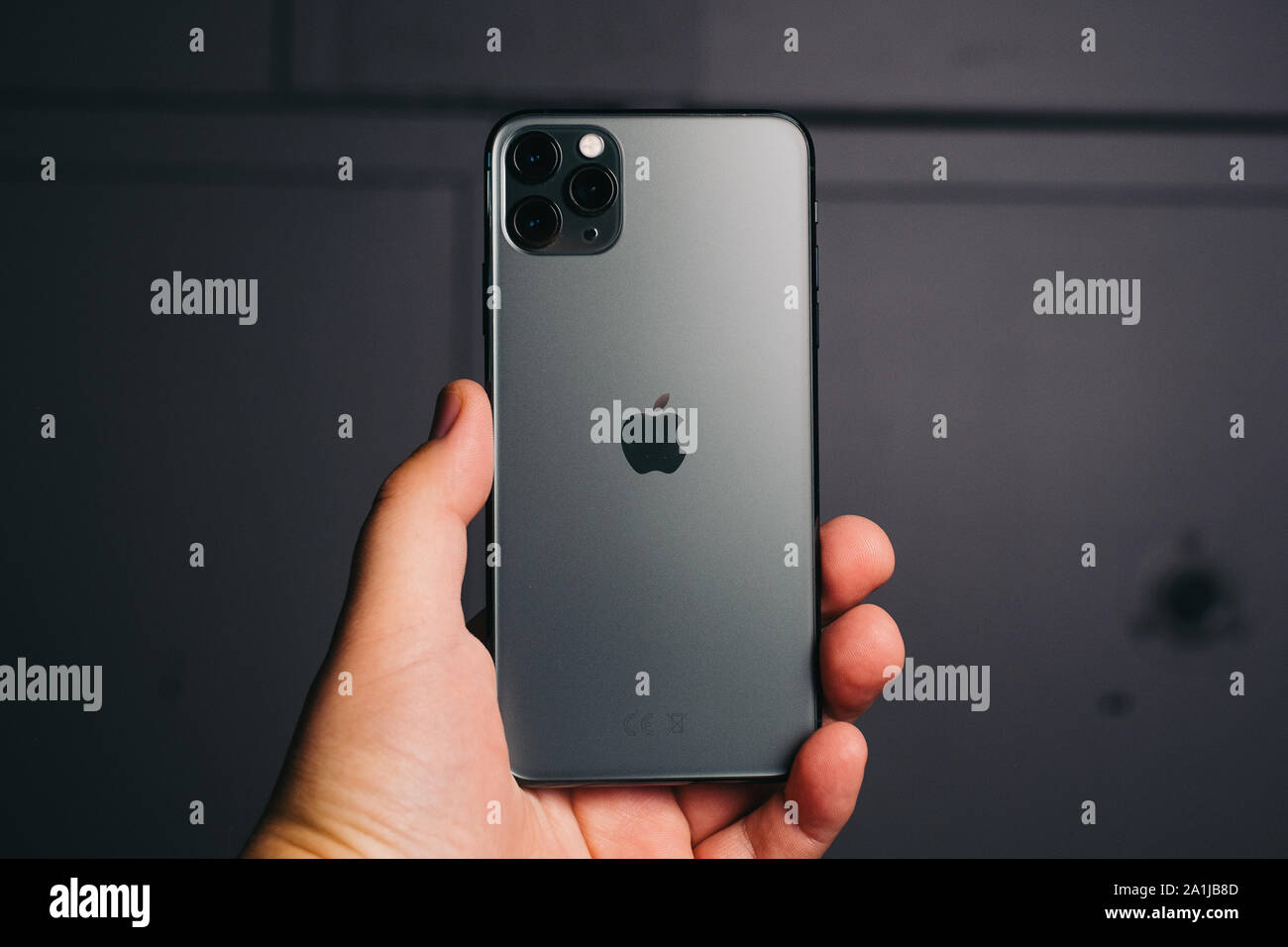 RIGA, September 2019 - Das neue Apple iPhone 11 Pro Max für redaktionelle Zwecke angezeigt wird. Stockfoto