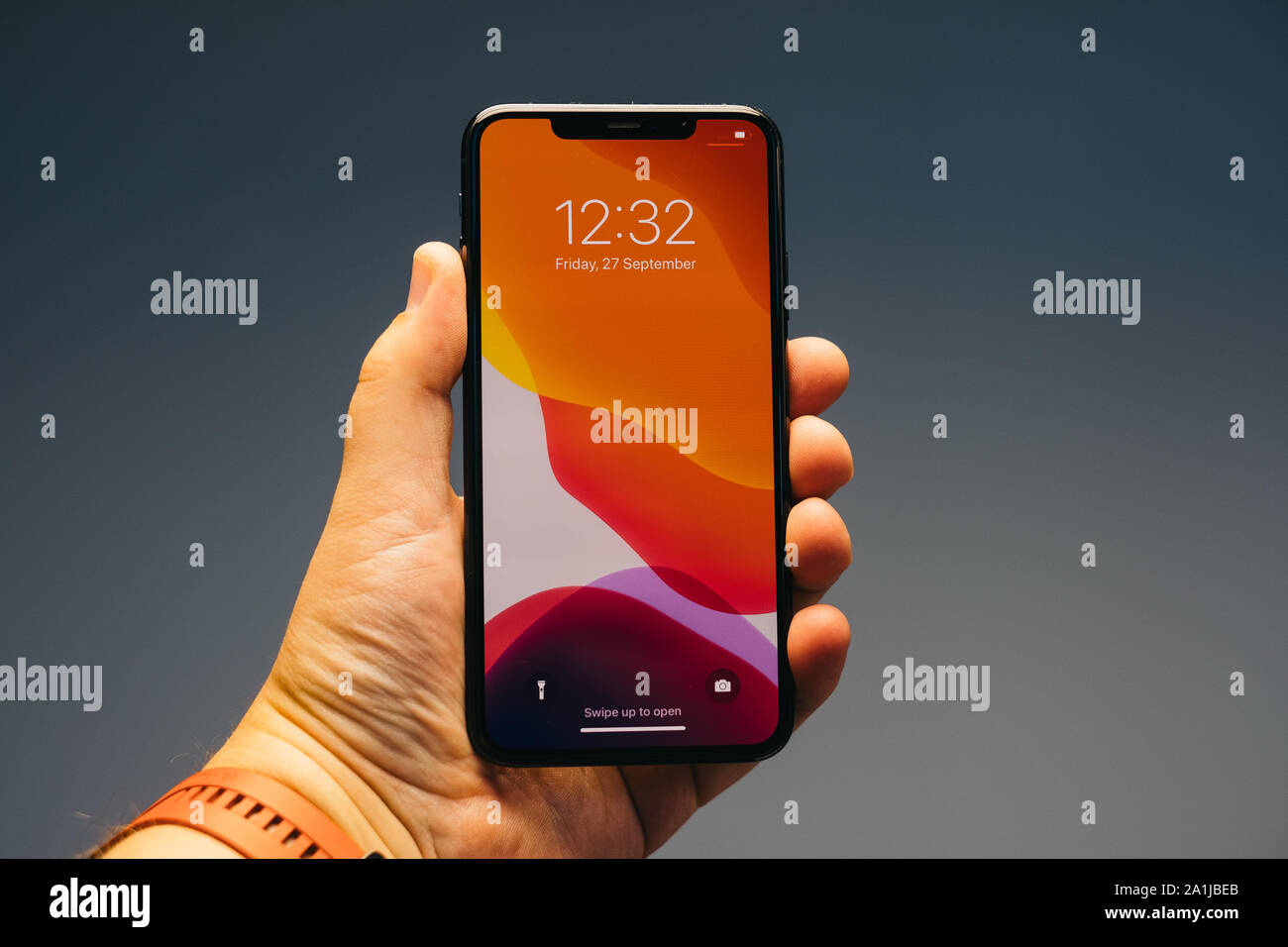 RIGA, September 2019 - Das neue Apple iPhone 11 Pro Max für redaktionelle Zwecke angezeigt wird. Stockfoto