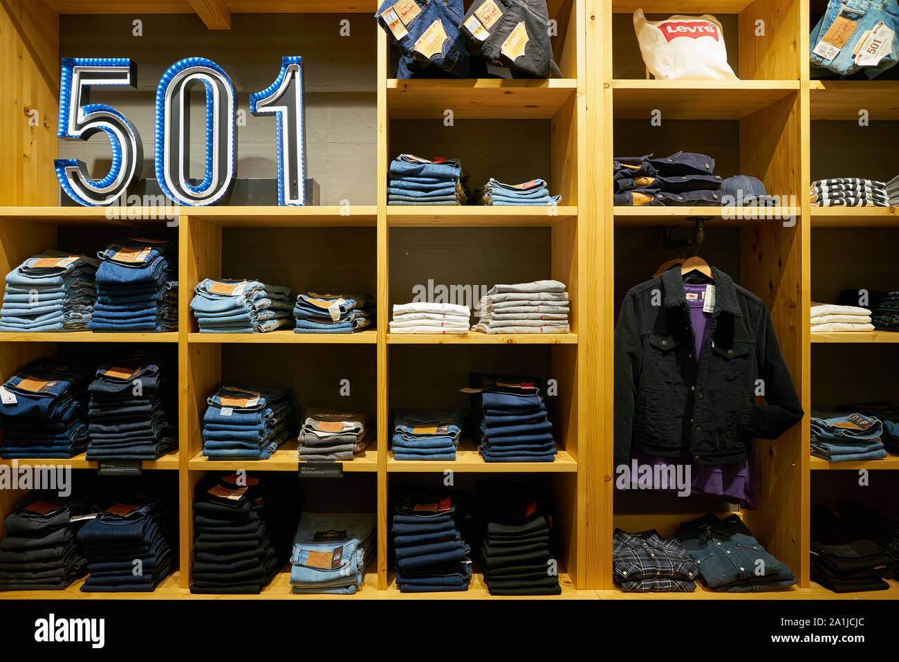 Levis 501 Jeans Stockfotos und -bilder Kaufen - Alamy
