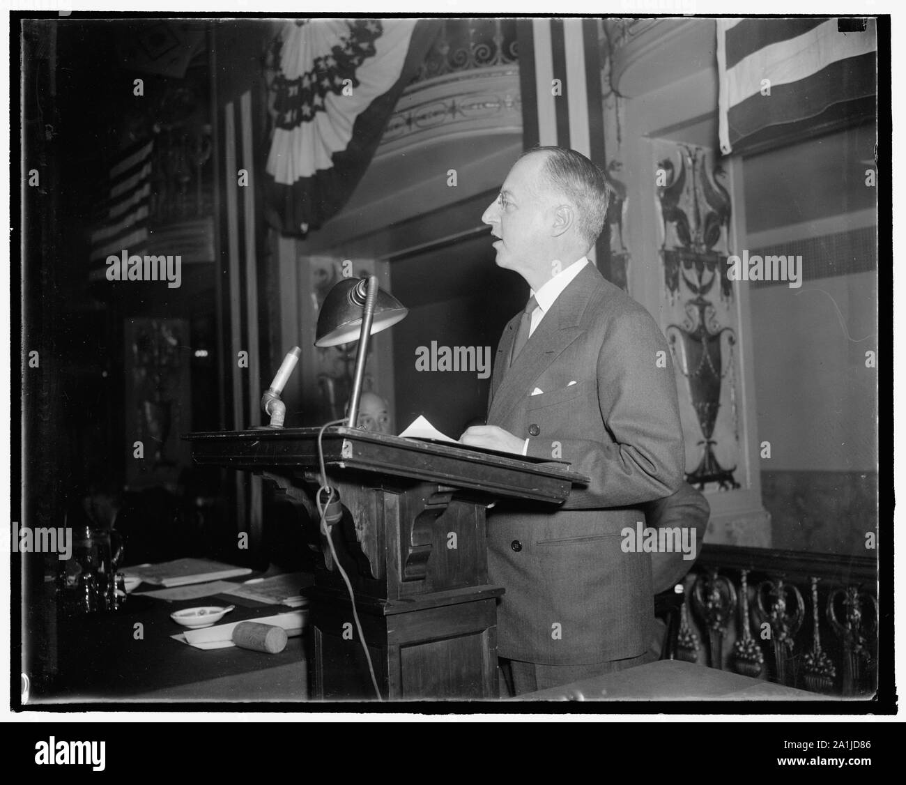 Nathan Straus spricht vor dem Bürgermeister Konferenz. Washington, D.C., November 17. Nathan Straus, Chef der United States Housing Authority, Rede vor der Jahrestagung der United States Konferenz der Bürgermeister in Washington statt. 11/17/37 Stockfoto
