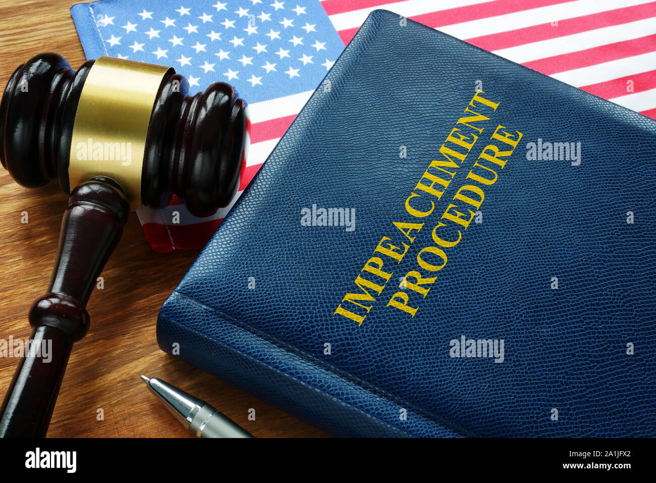 Amtsenthebungsverfahren Verfahren Recht, Hammer und USA-Flagge. Stockfoto