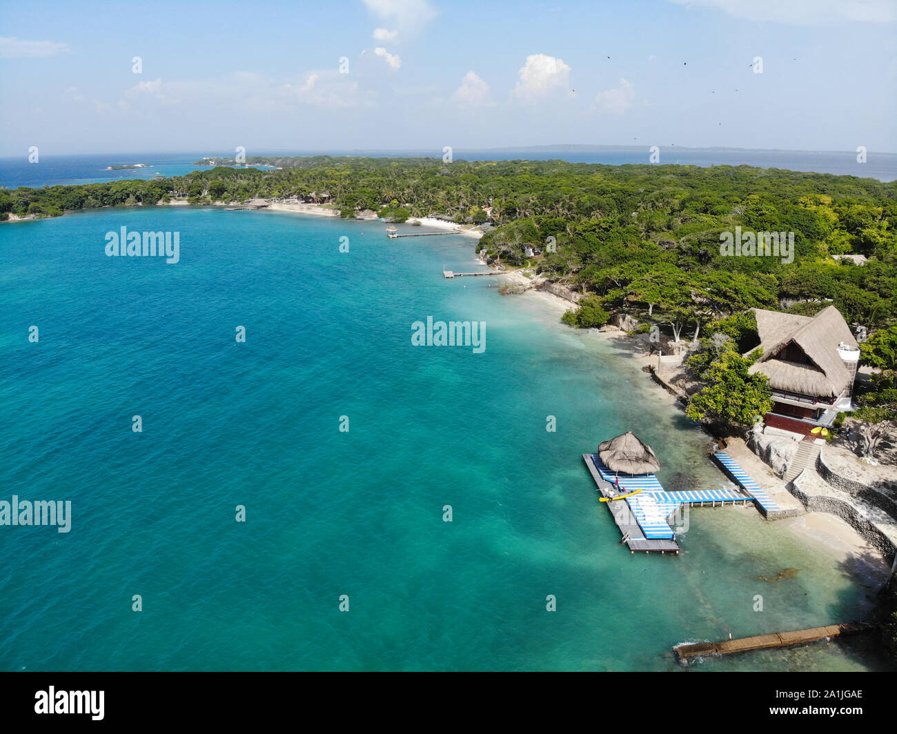 Paradies auf einer Insel mit Blick auf das türkisfarbene Wasser Stockfoto