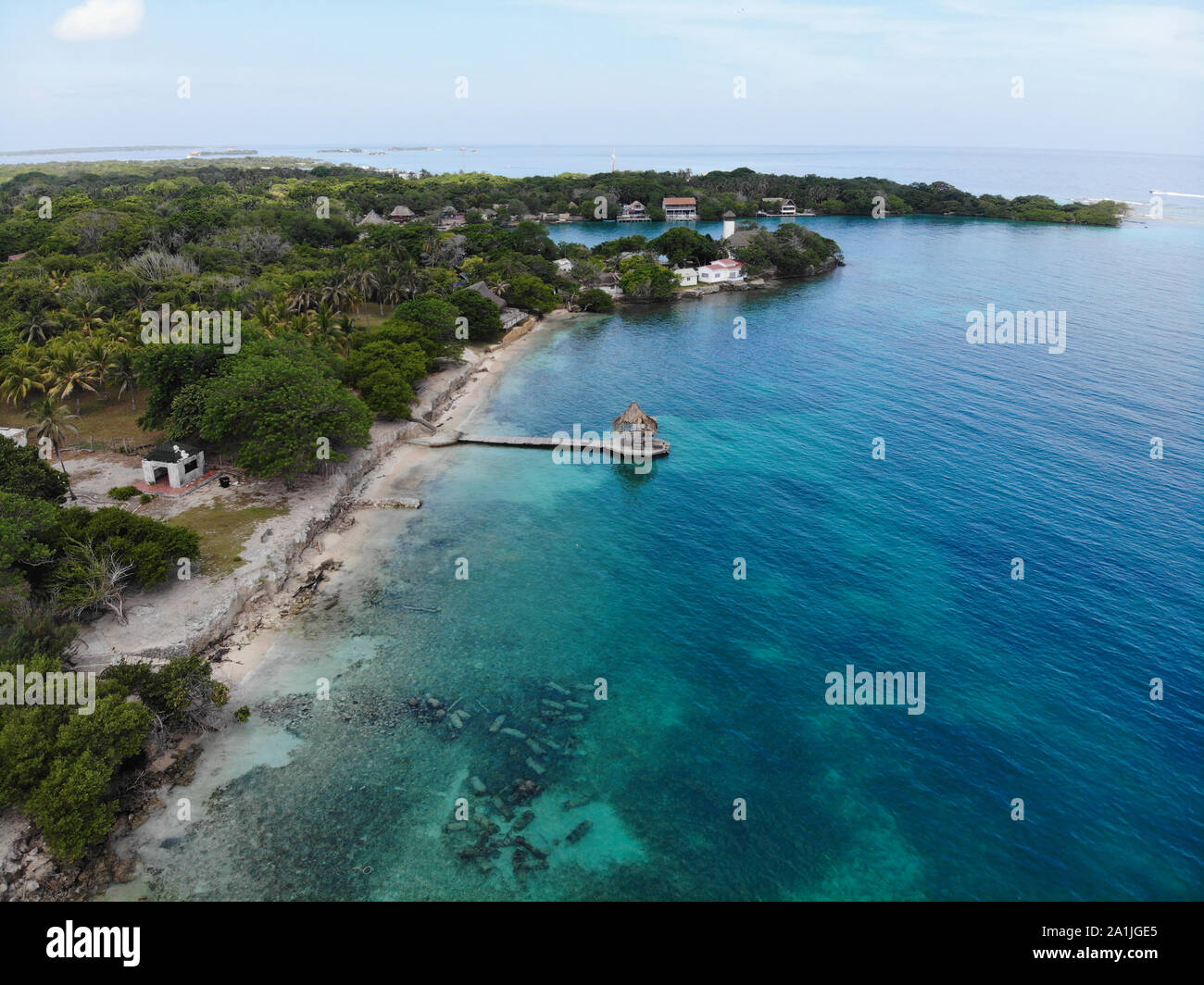 Paradies auf einer Insel mit Blick auf das türkisfarbene Wasser Stockfoto