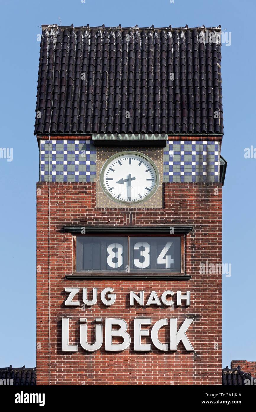 Clock Tower mit Abfahrt Indikation, historische Beach Station, Travemünde, Lübecker Bucht, Ostsee, Schleswig-Holstein, Deutschland Stockfoto