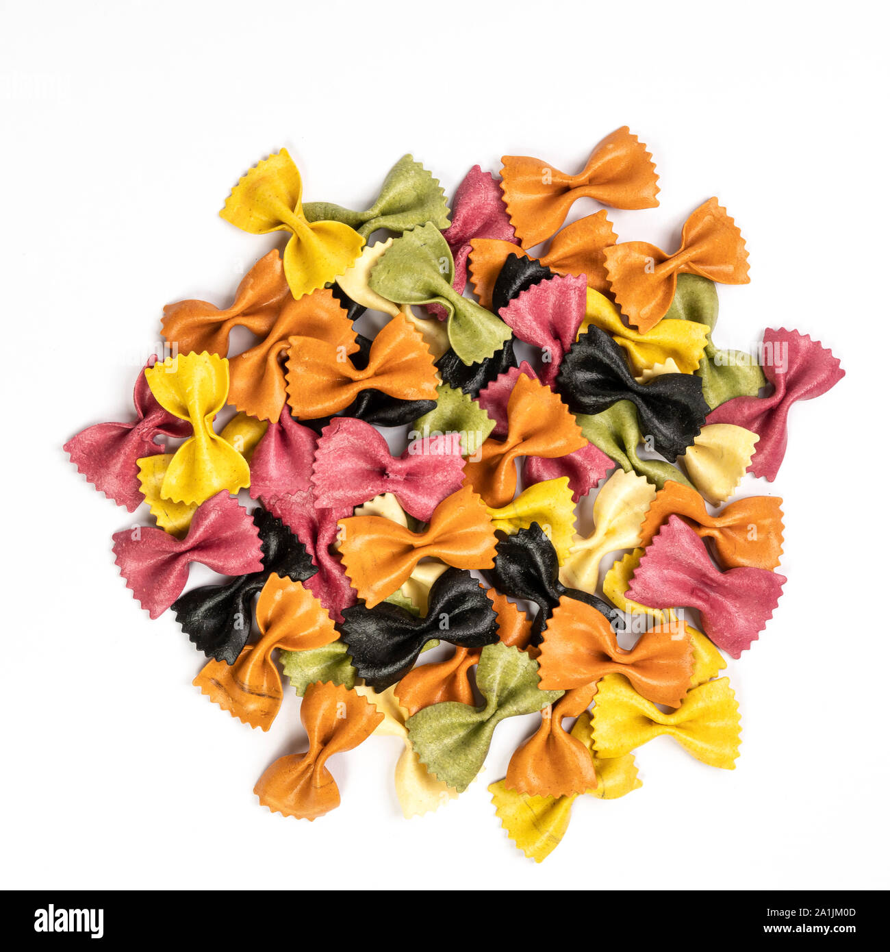 Schmetterling - geformte Italienische Pasta in verschiedenen Farben natürlich produziert Stockfoto