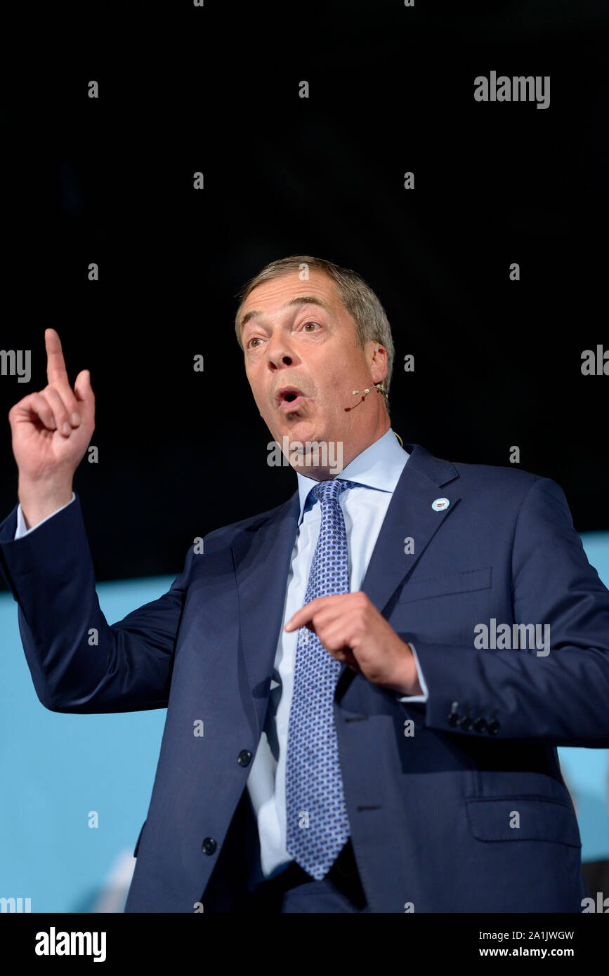 Nigel Farage, MDEP, Gruppenleiter, in einer Rede auf der Kundgebung an der Brexit Partei das Kent Event Center in Maidstone, Kent, Großbritannien. 26. September 2019. Stockfoto