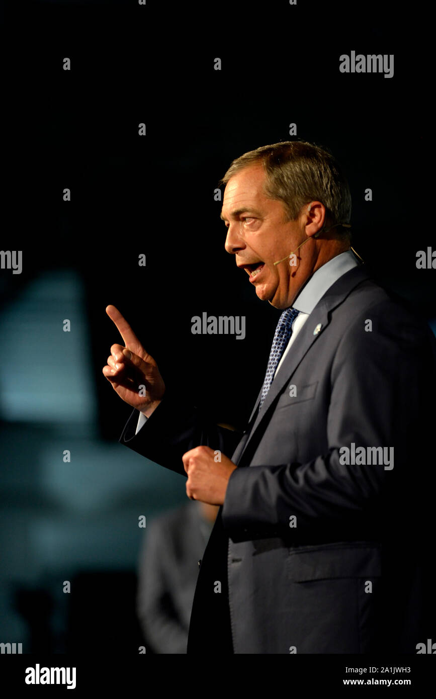 Nigel Farage, MDEP, Gruppenleiter, in einer Rede auf der Kundgebung an der Brexit Partei das Kent Event Center in Maidstone, Kent, Großbritannien. 26. September 2019. Stockfoto