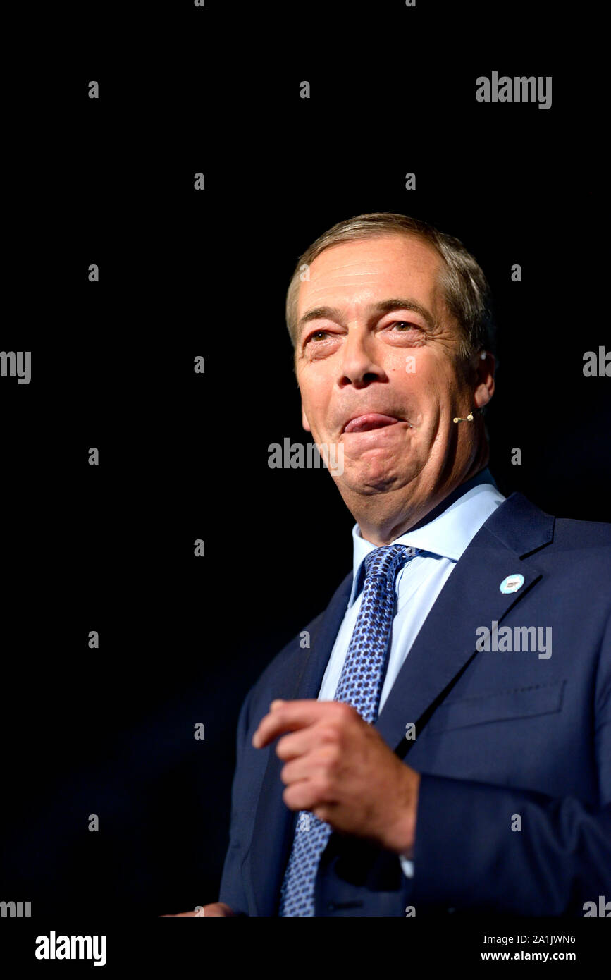 Nigel Farage, MDEP, Gruppenleiter, in einer Rede auf der Kundgebung an der Brexit Partei das Kent Event Center in Maidstone, Kent, Großbritannien. 26. September 2019. Stockfoto