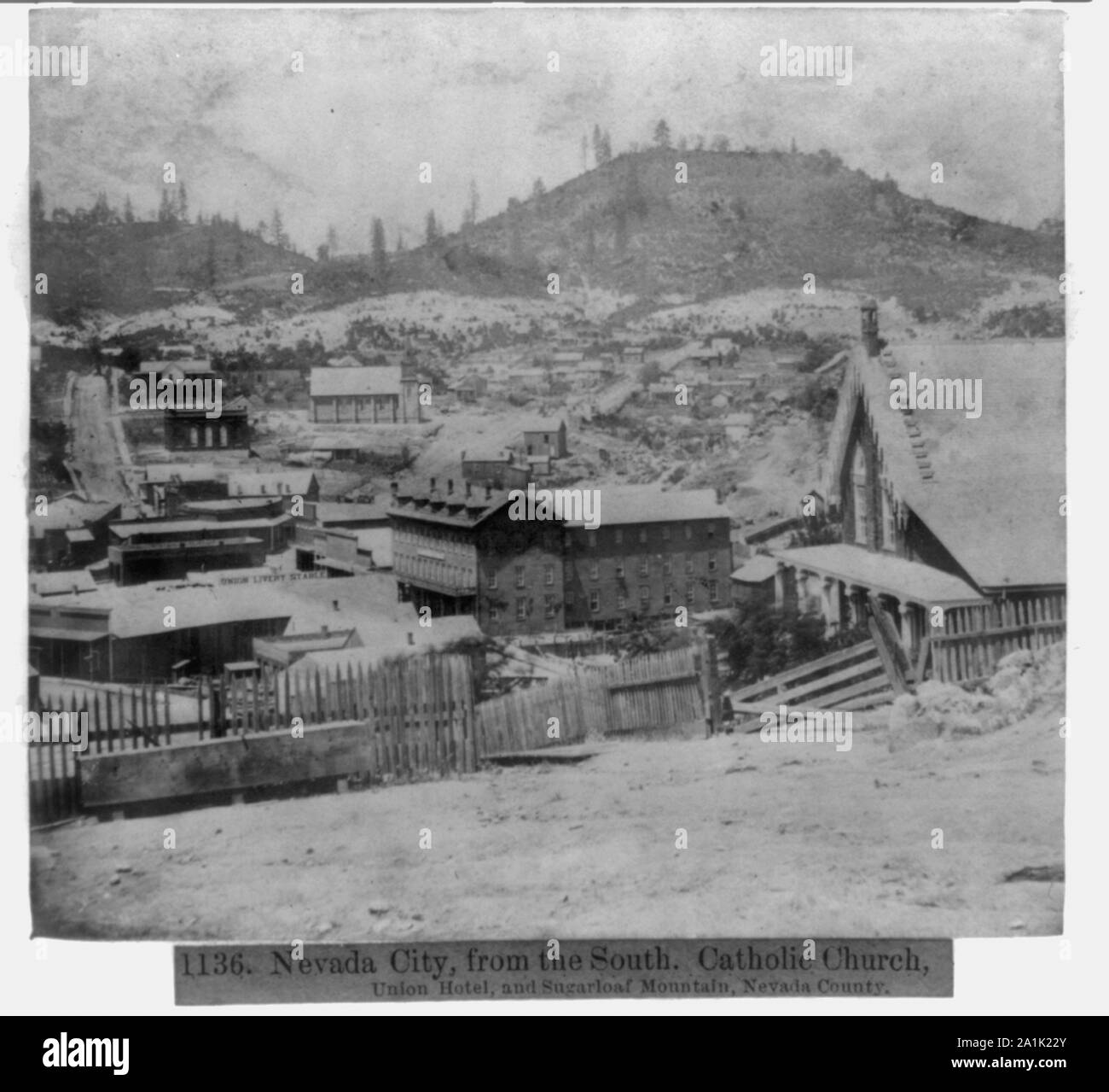 Nevada City, von der Katholischen Kirche, Union Hotel, und Sugarloaf Mt., Nev County Stockfoto