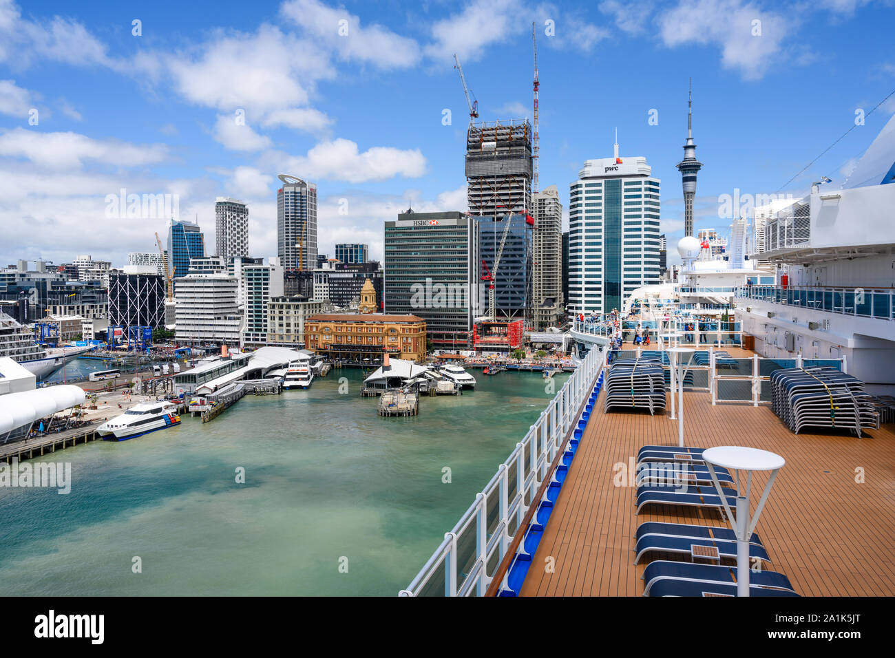 Princess Cruises Schiff 'Majestic Princess' bereitet im Princes Wharf im Hafen von Auckland, Neuseeland. Stockfoto
