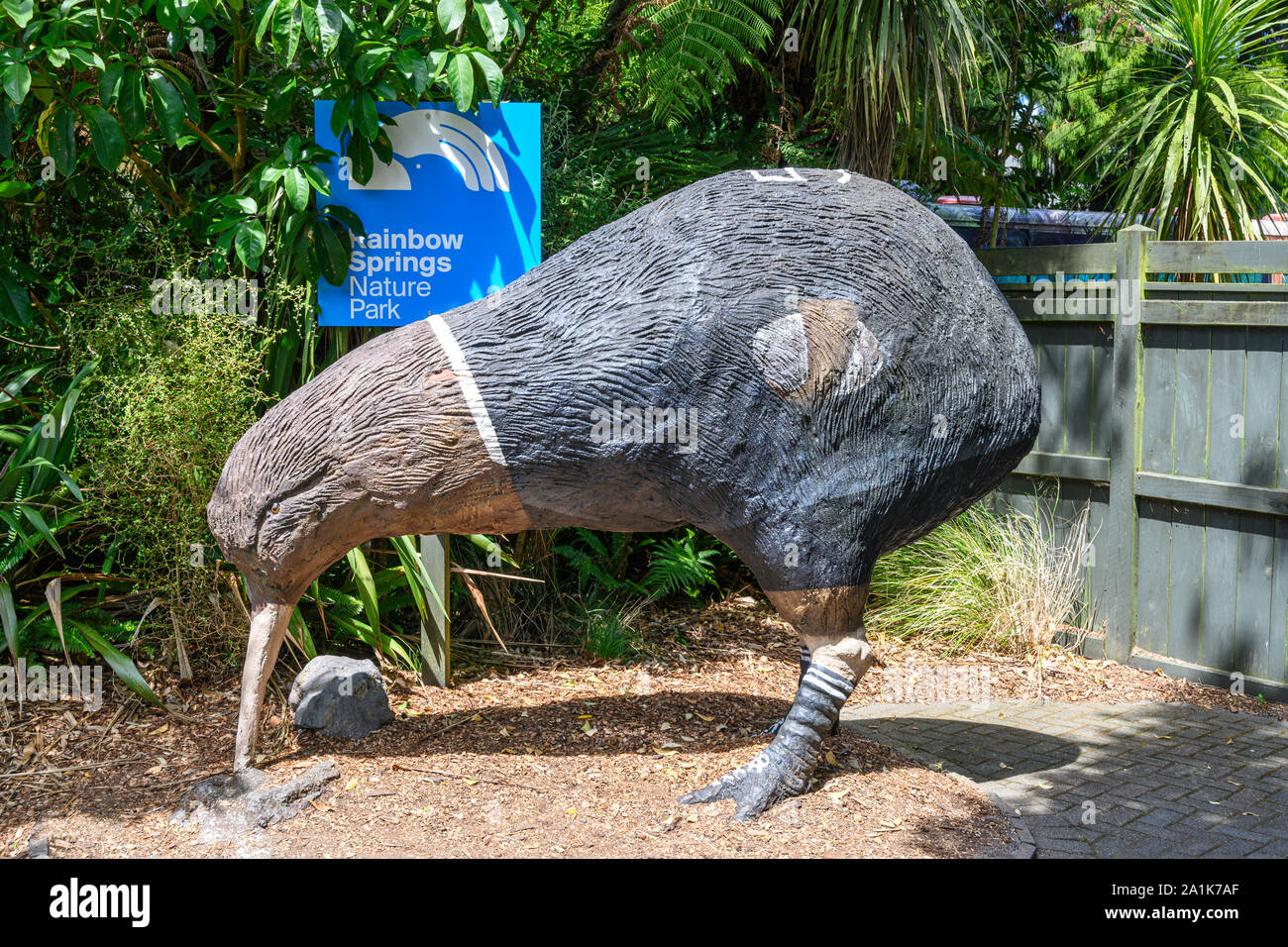 Giant Modell einer Kiwi Vogel bei Rainbow Springs Nature Park, Rororua, Neuseeland. Stockfoto